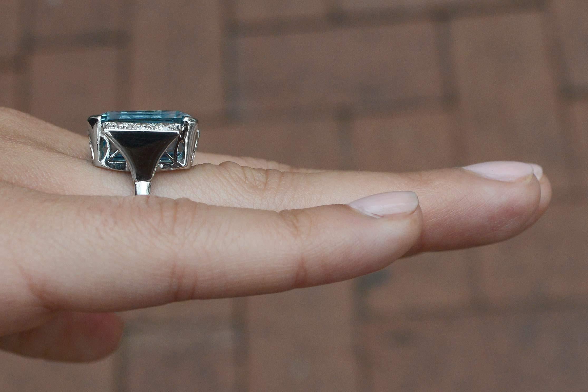 Women's 15 Carat Emerald Cut Aquamarine Cocktail Ring Platinum Gemstone Retro Diamonds
