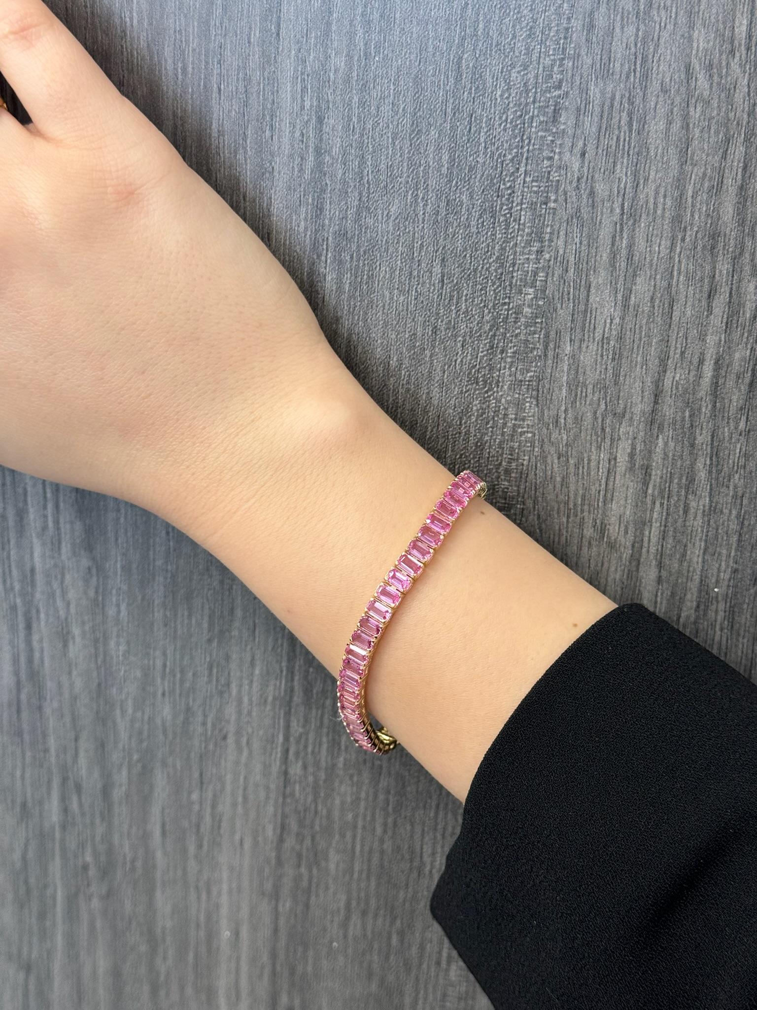 15 Karat Smaragdschliff Rosa Saphir-Tennisarmband 14k Gelbgold im Zustand „Neu“ im Angebot in Miami, FL
