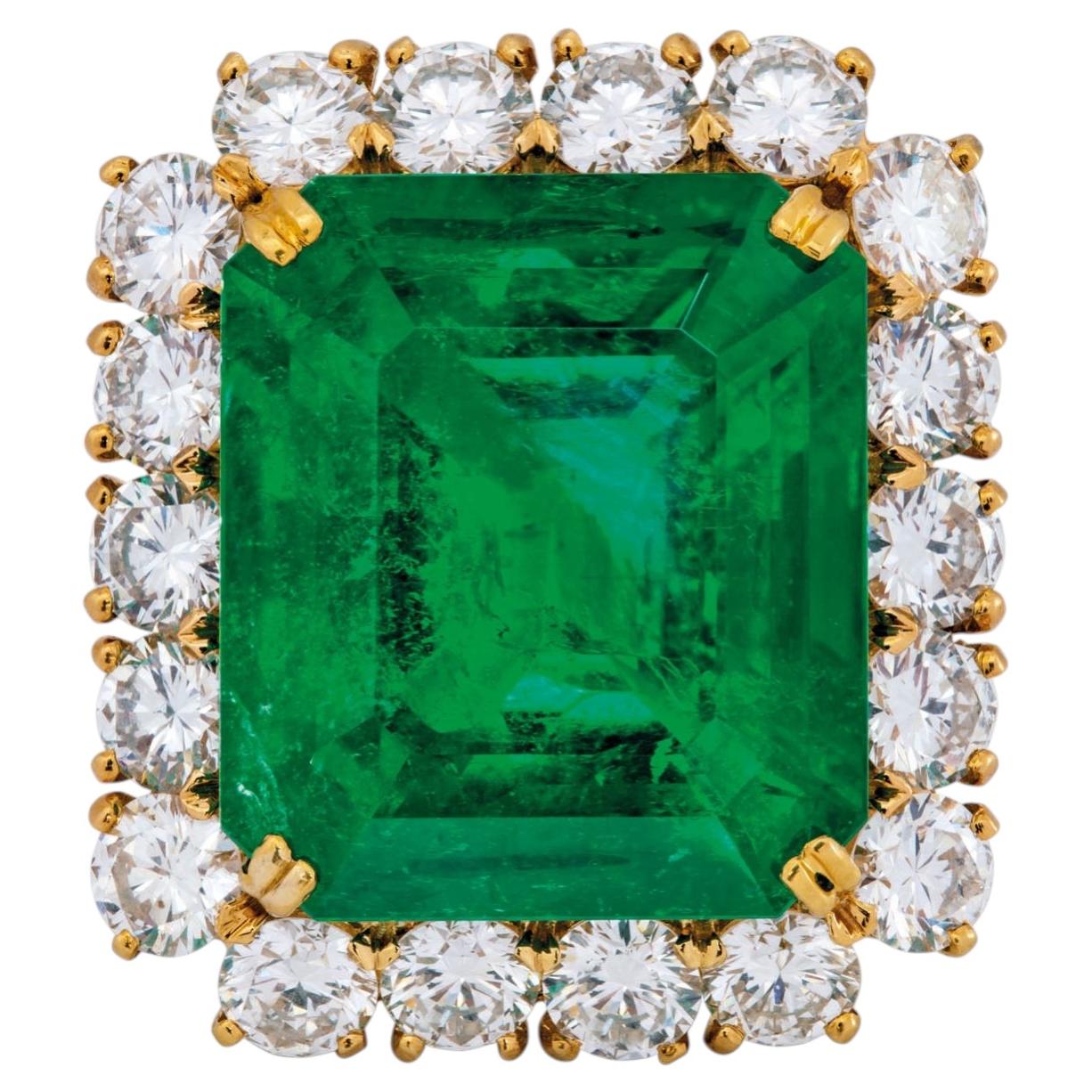 15 Carat Emerald-cut Statement 14K White Gold Iconic Presence Emerald ...