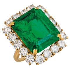 15 Carat Emerald-cut Statement 14K White Gold Iconic Presence Emerald Ring