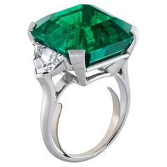 15 Carat Emerald-cut Emerald Ring Statement 14K Gold Unparalleled Brilliance