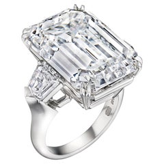 15 Carat Emerald-cut Statement VVS Gold Flawless-Level Presence Diamond Ring