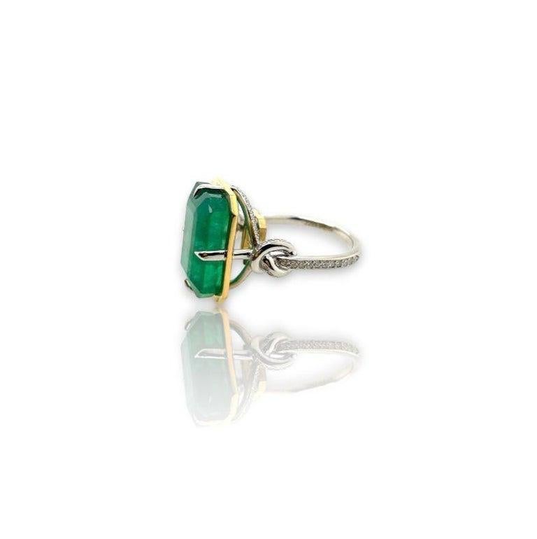 15 Carat Emerald Forget Me Knot Ring in 22k and Platinum with Diamonds For Sale 2