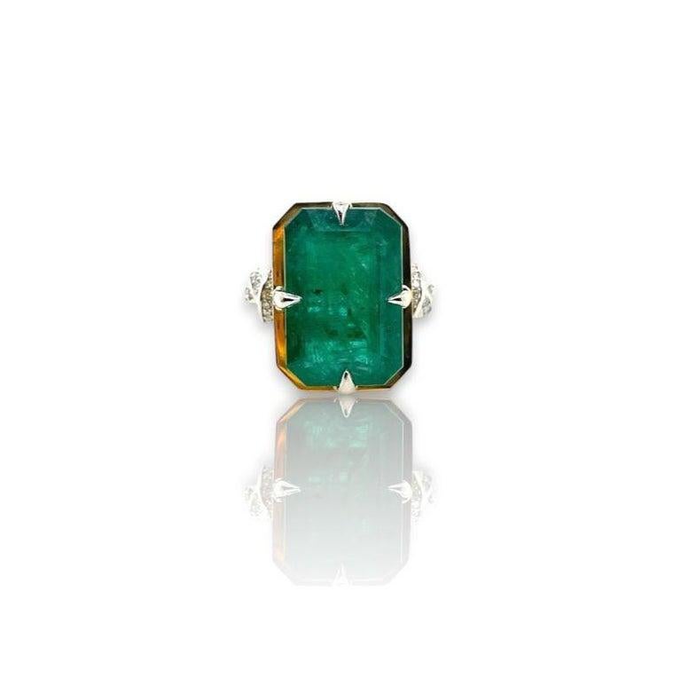 15 Carat Emerald Forget Me Knot Ring in 22k and Platinum with Diamonds For Sale 3