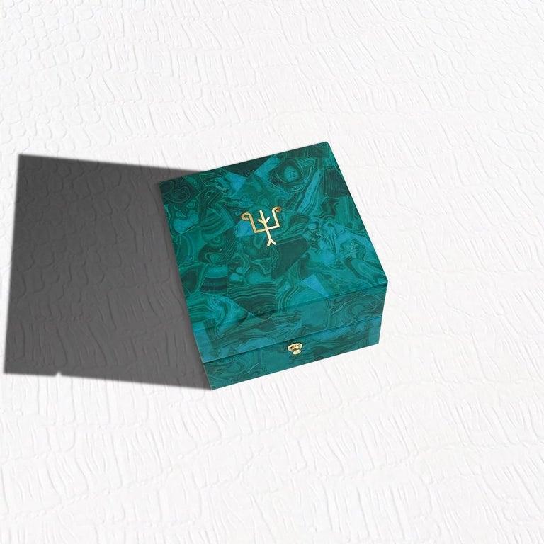 15 Carat Emerald Forget Me Knot Ring in 22k and Platinum with Diamonds For Sale 4