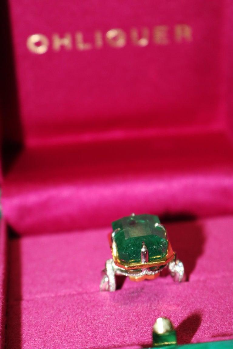 Modern 15 Carat Emerald Forget Me Knot Ring in 22k and Platinum with Diamonds For Sale