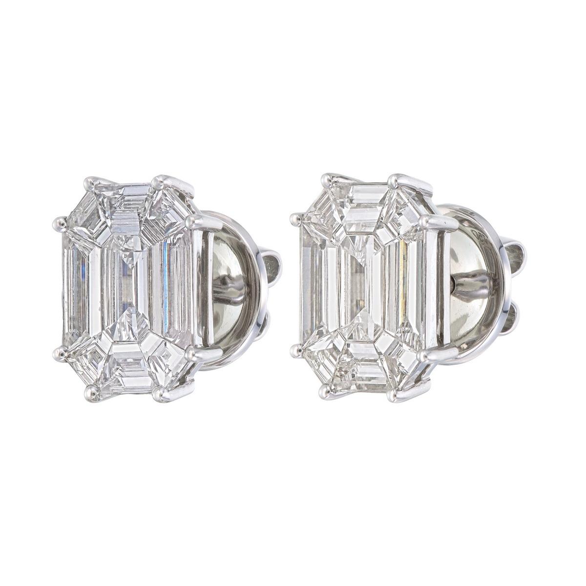 Customized baguatte, Emerald cut & trapezoid cut diamond cut & placed perfectly to give a single diamond look.
Extremely light on ears

A 15+ carat Emerald cut diamond pair costs 20 times the price of these earrings & this gives you a great look