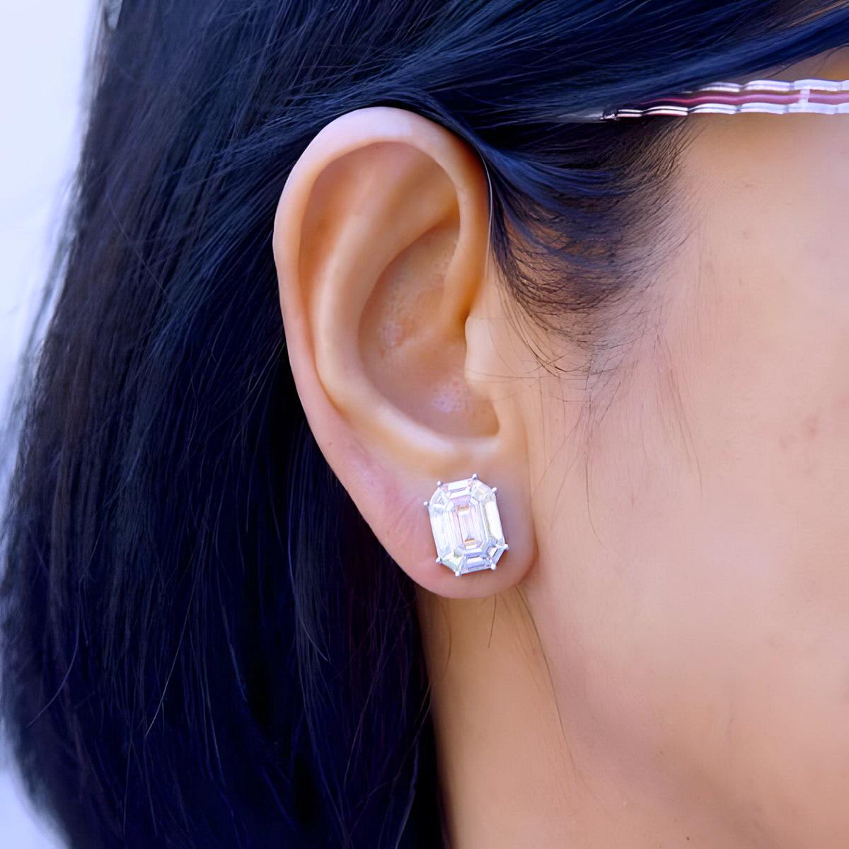 Emerald Cut 15 carat face up Invisible set emerald cut shaped piecut diamond earrings For Sale