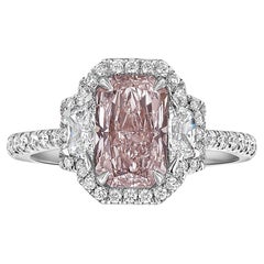 1,5 carat Fancy Light Orangy Pink Elongated Radiant Diamond ing