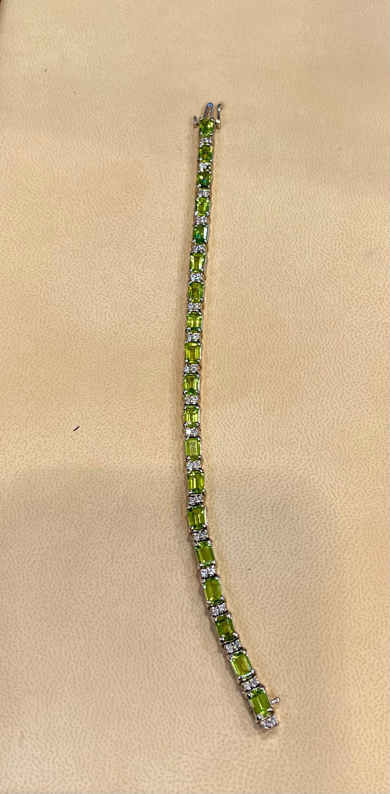 Taille émeraude Bracelet tennis en or blanc 14 carats avec péridot naturel authentique de 15 carats et diamants en vente