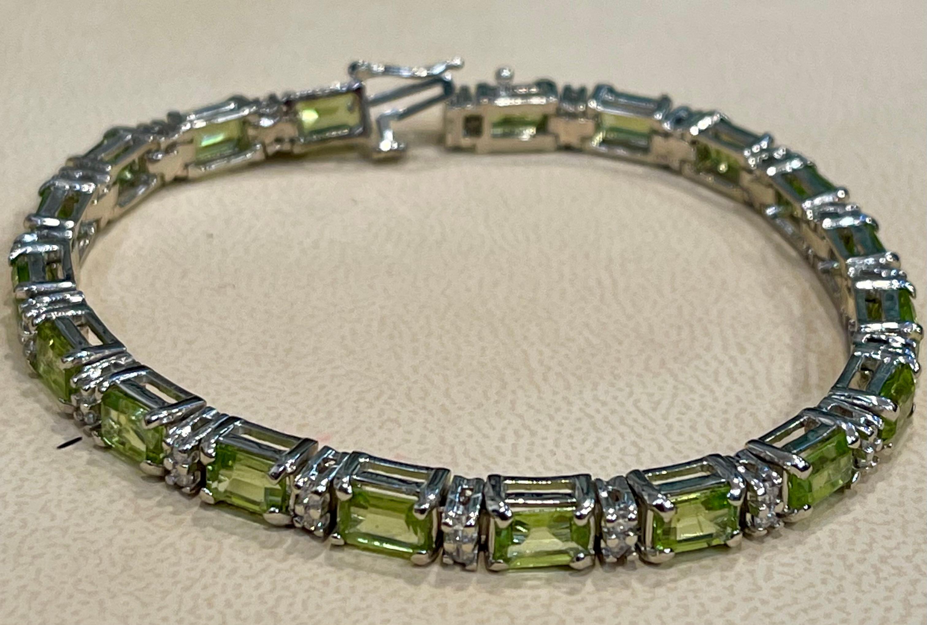 Bracelet tennis en or blanc 14 carats avec péridot naturel authentique de 15 carats et diamants en vente 2