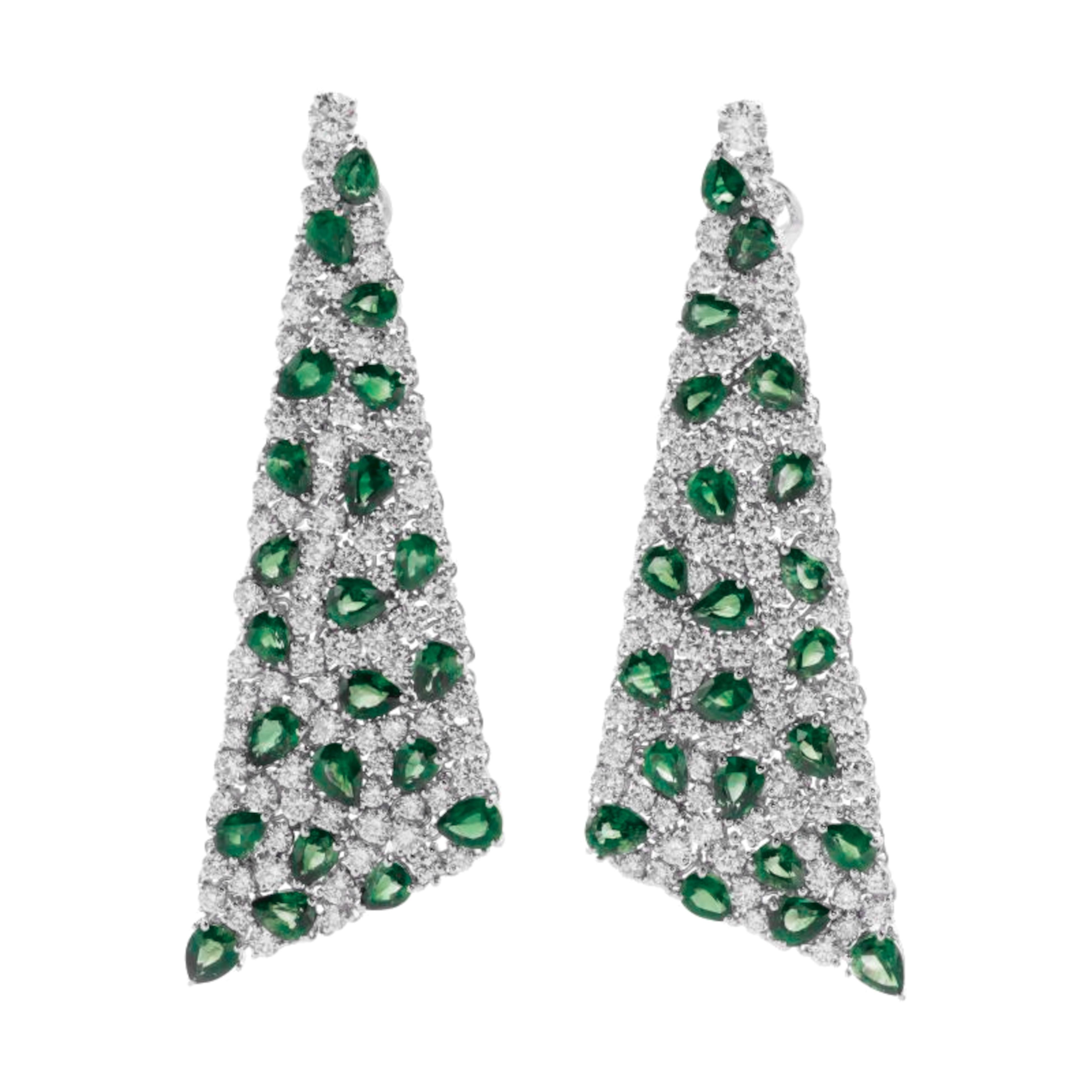15 Karat Grüner Smaragd-Ohrhänger mit Diamanten (Zeitgenössisch) im Angebot