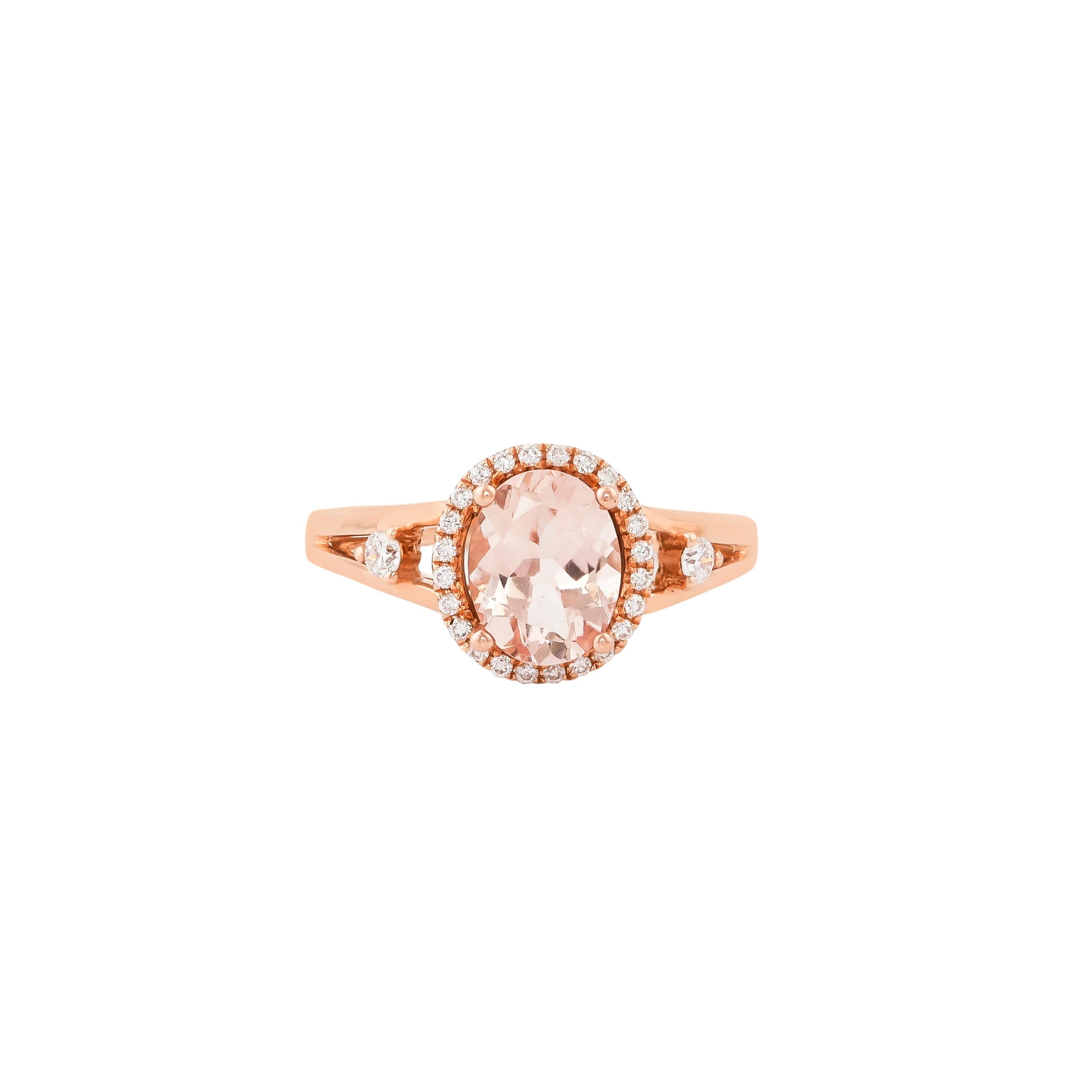 Contemporary 1.5 Carat Morganite and Diamond Ring in 18 Karat Rose Gold For Sale