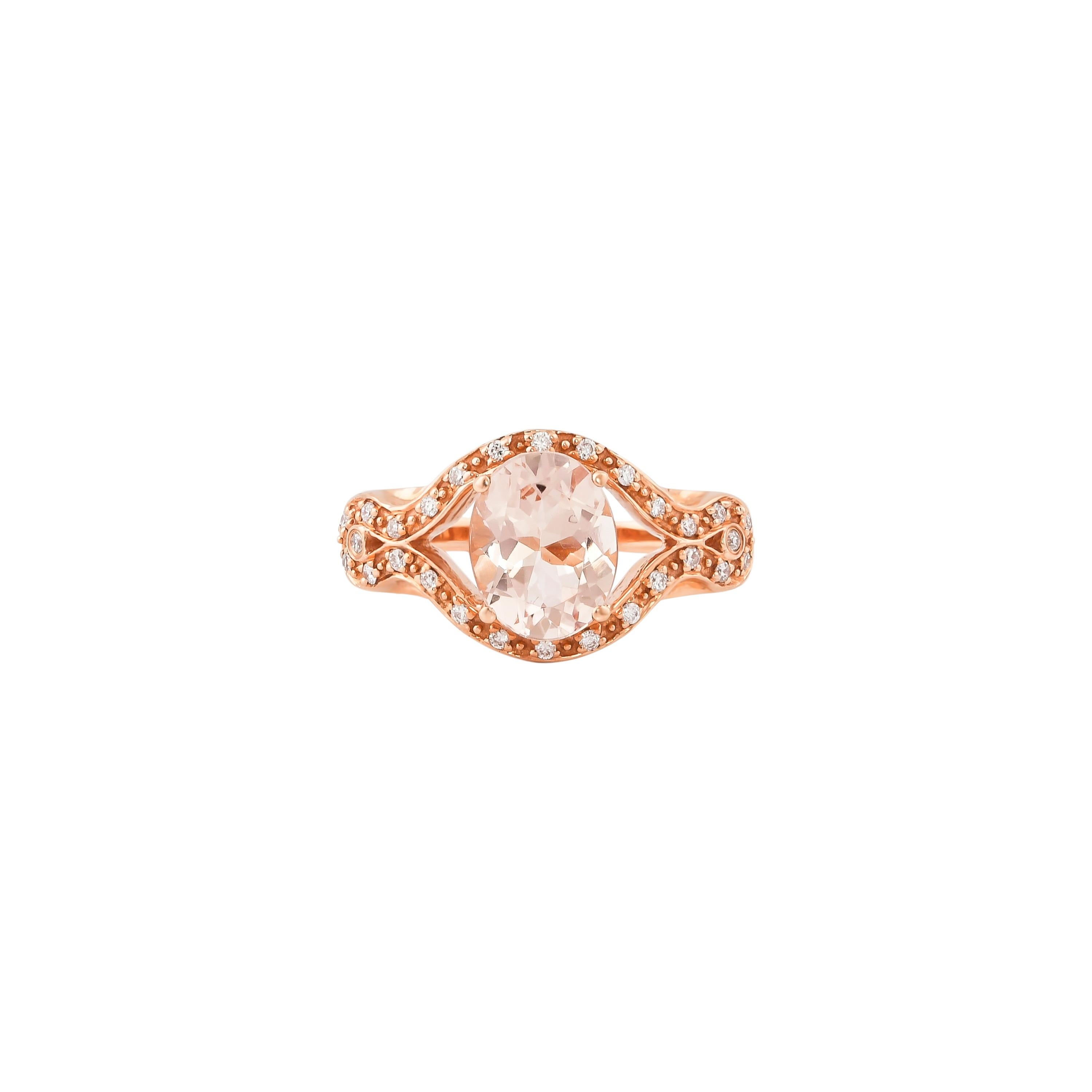 1.5 Carat Morganite and Diamond Ring in 18 Karat Rose Gold In New Condition For Sale In Hong Kong, HK