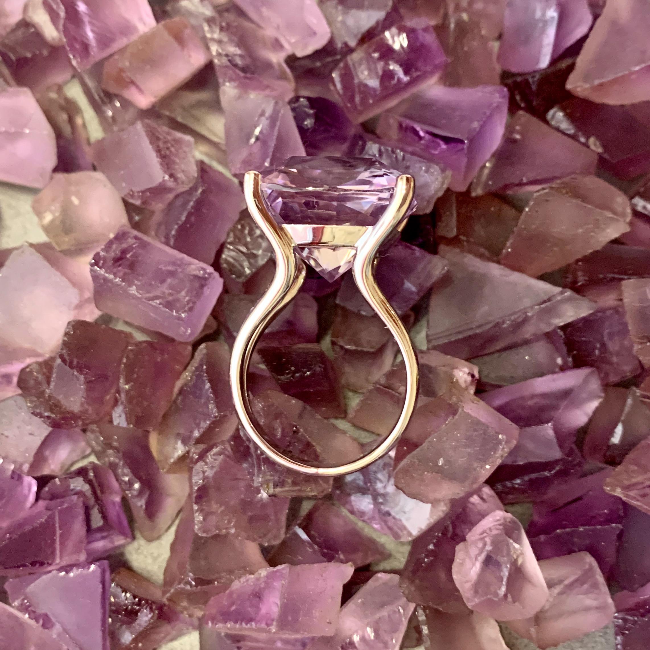 15 Carat Natural Amethyst Rose De France 14 Karat White Gold Cocktail Ring For Sale 2