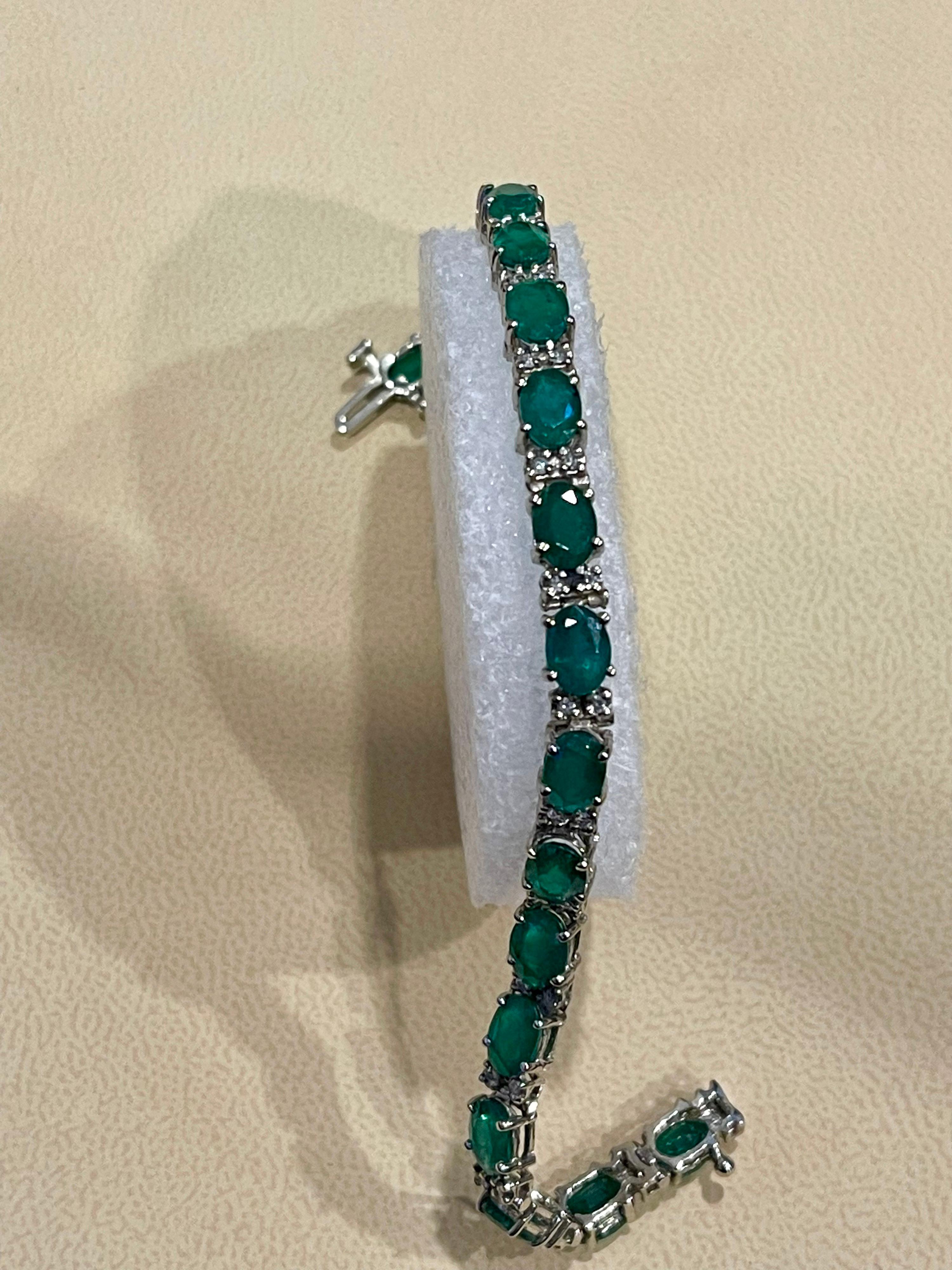 Bracelet tennis cocktail en or blanc 14 carats avec émeraudes naturelles et diamants de 15 carats en vente 7