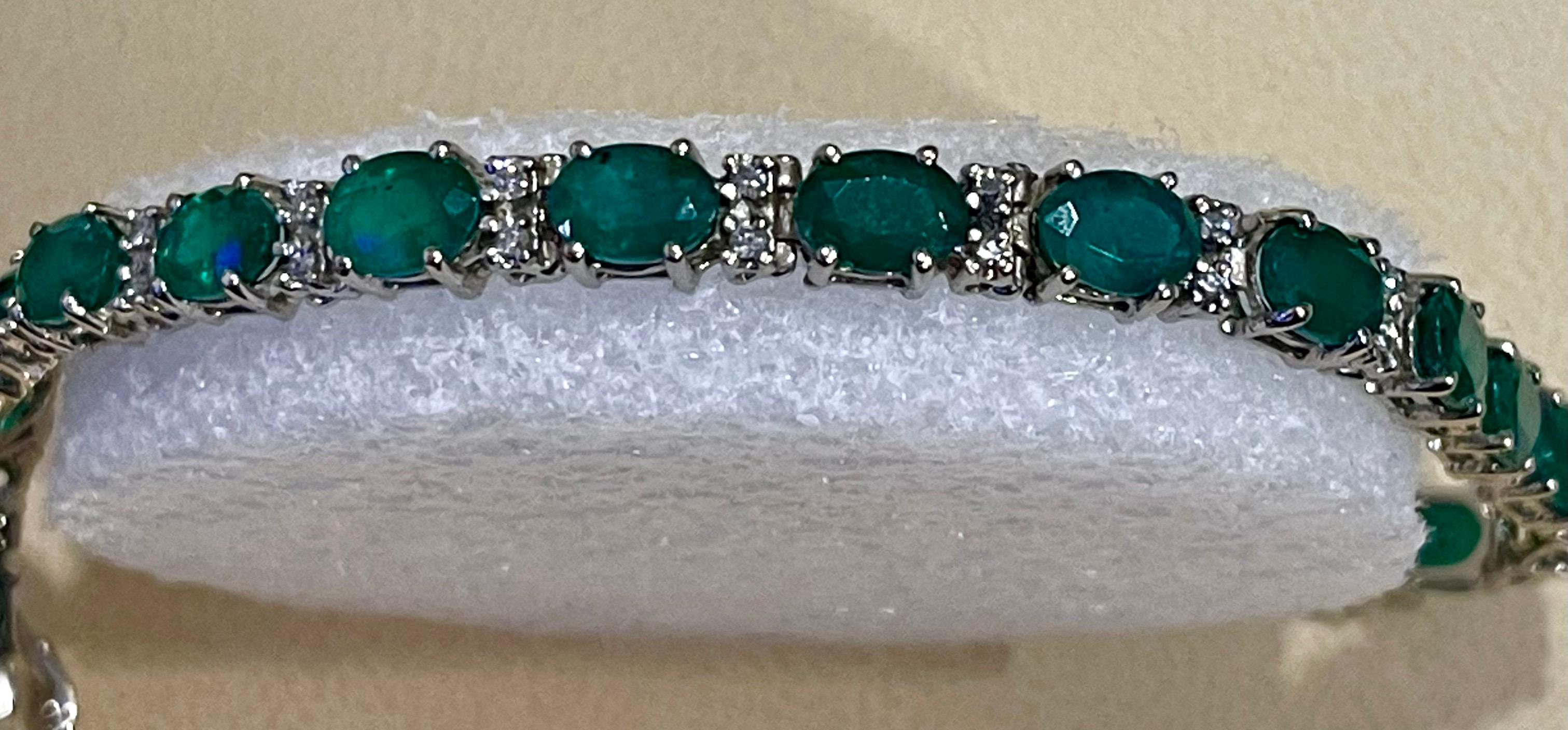 Bracelet tennis cocktail en or blanc 14 carats avec émeraudes naturelles et diamants de 15 carats en vente 8