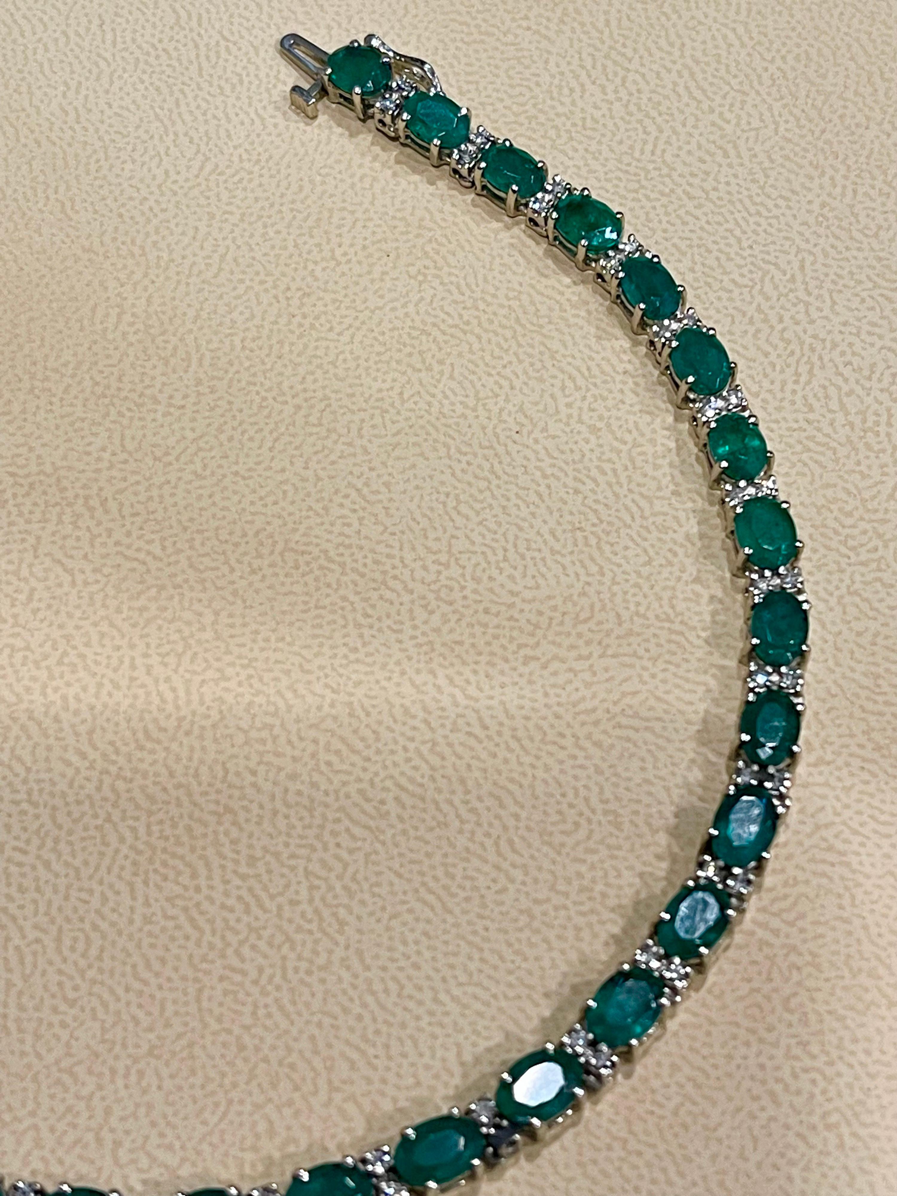 Bracelet tennis cocktail en or blanc 14 carats avec émeraudes naturelles et diamants de 15 carats en vente 10