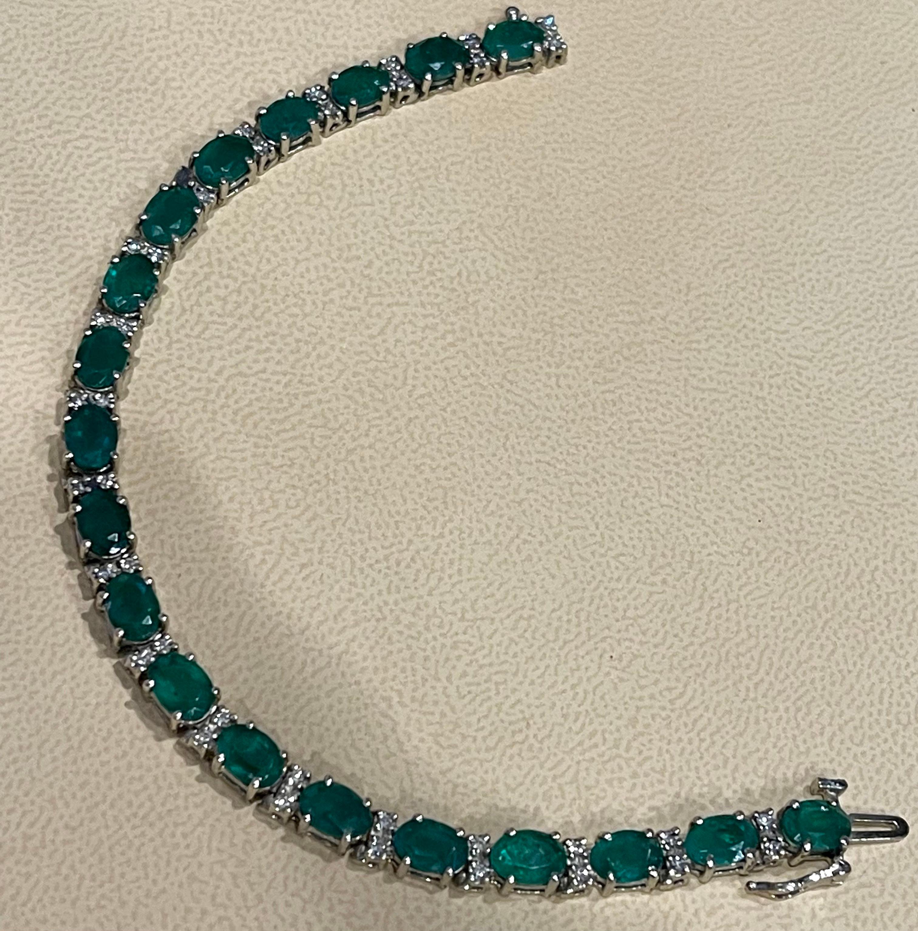 Bracelet tennis cocktail en or blanc 14 carats avec émeraudes naturelles et diamants de 15 carats en vente 11