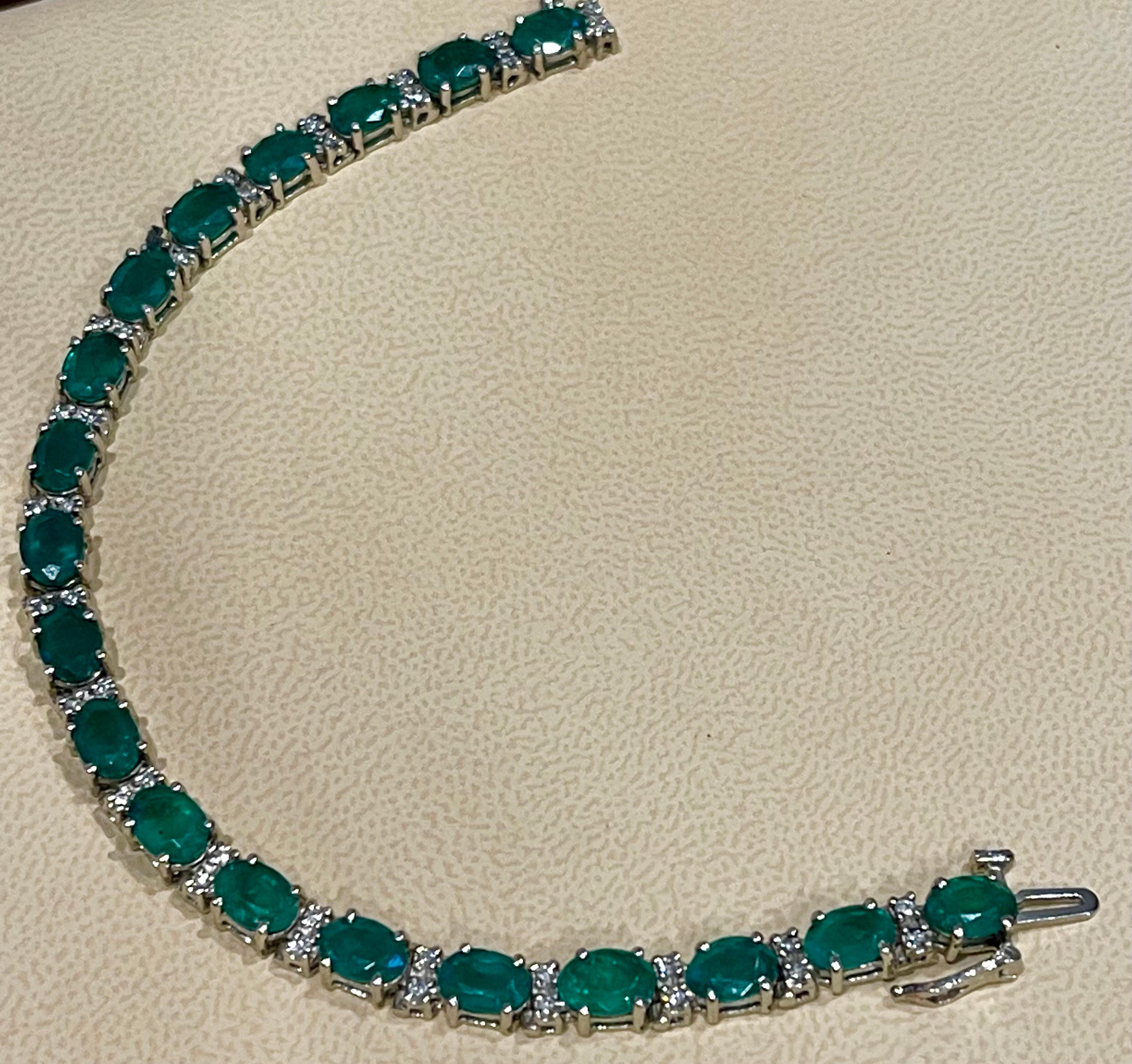 Bracelet tennis cocktail en or blanc 14 carats avec émeraudes naturelles et diamants de 15 carats en vente 12