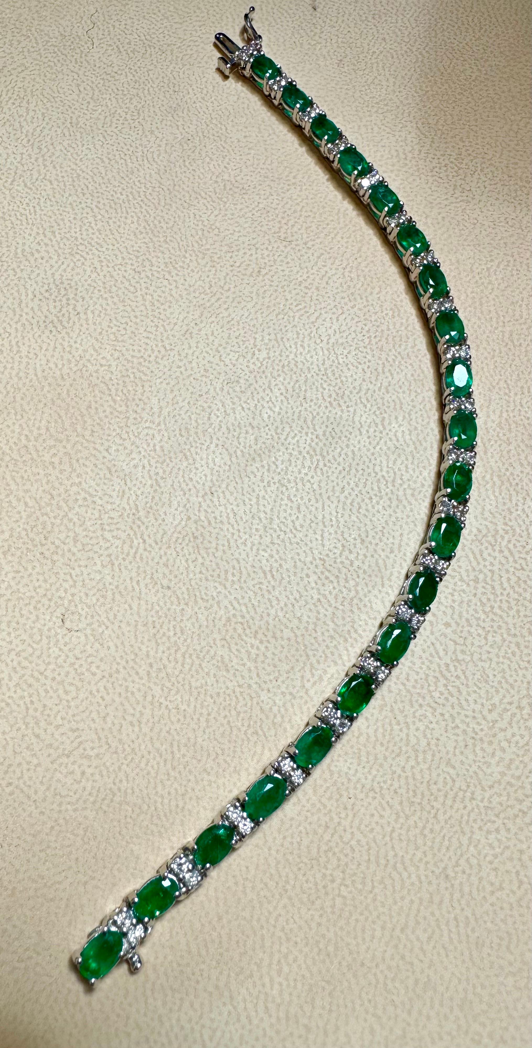 Bracelet tennis cocktail en or blanc 14 carats avec émeraudes naturelles et diamants de 15 carats en vente 13