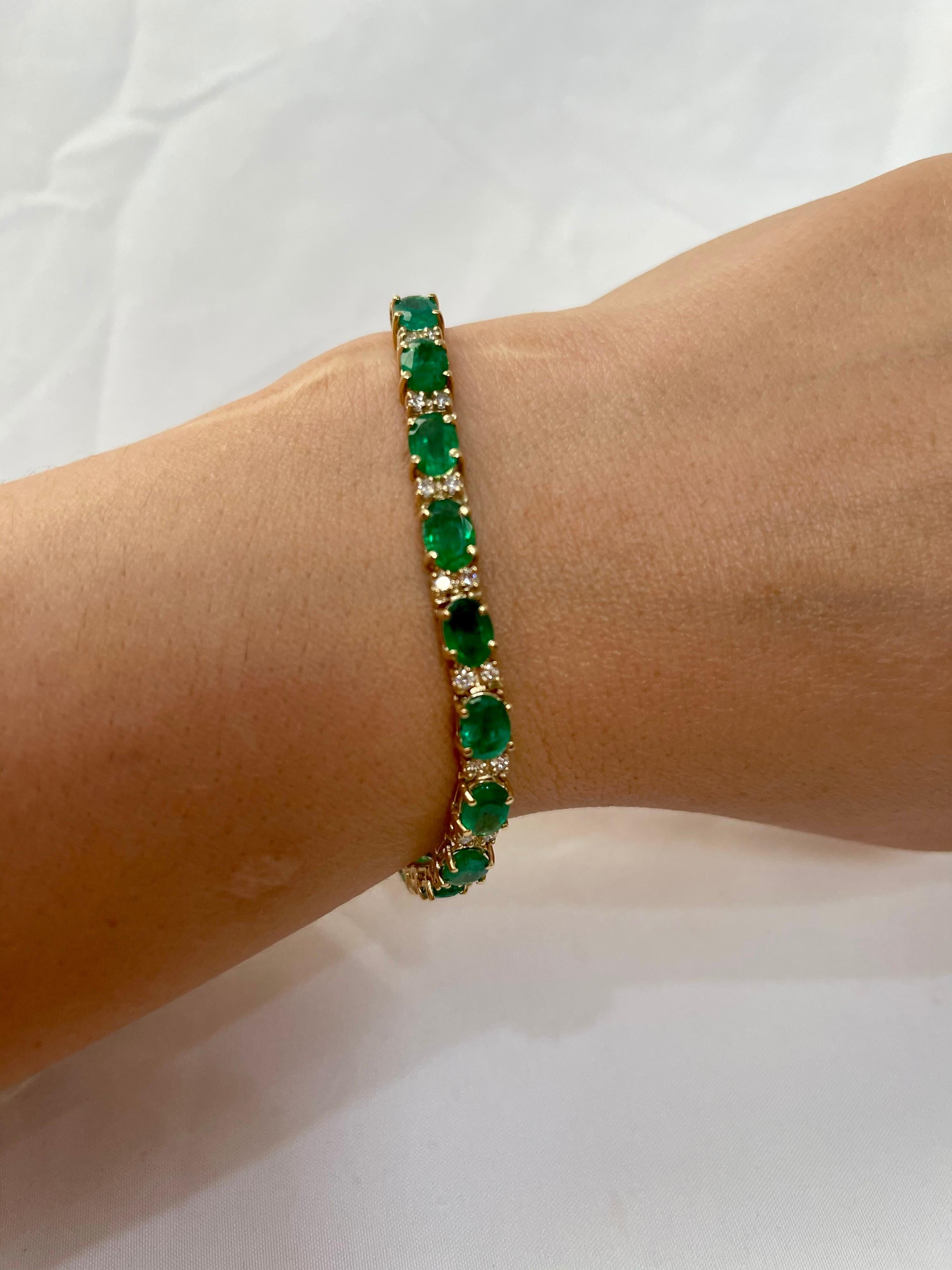 15 Carat Natural Emerald & Diamond Cocktail Tennis Bracelet 14 Karat Yellow Gold For Sale 4