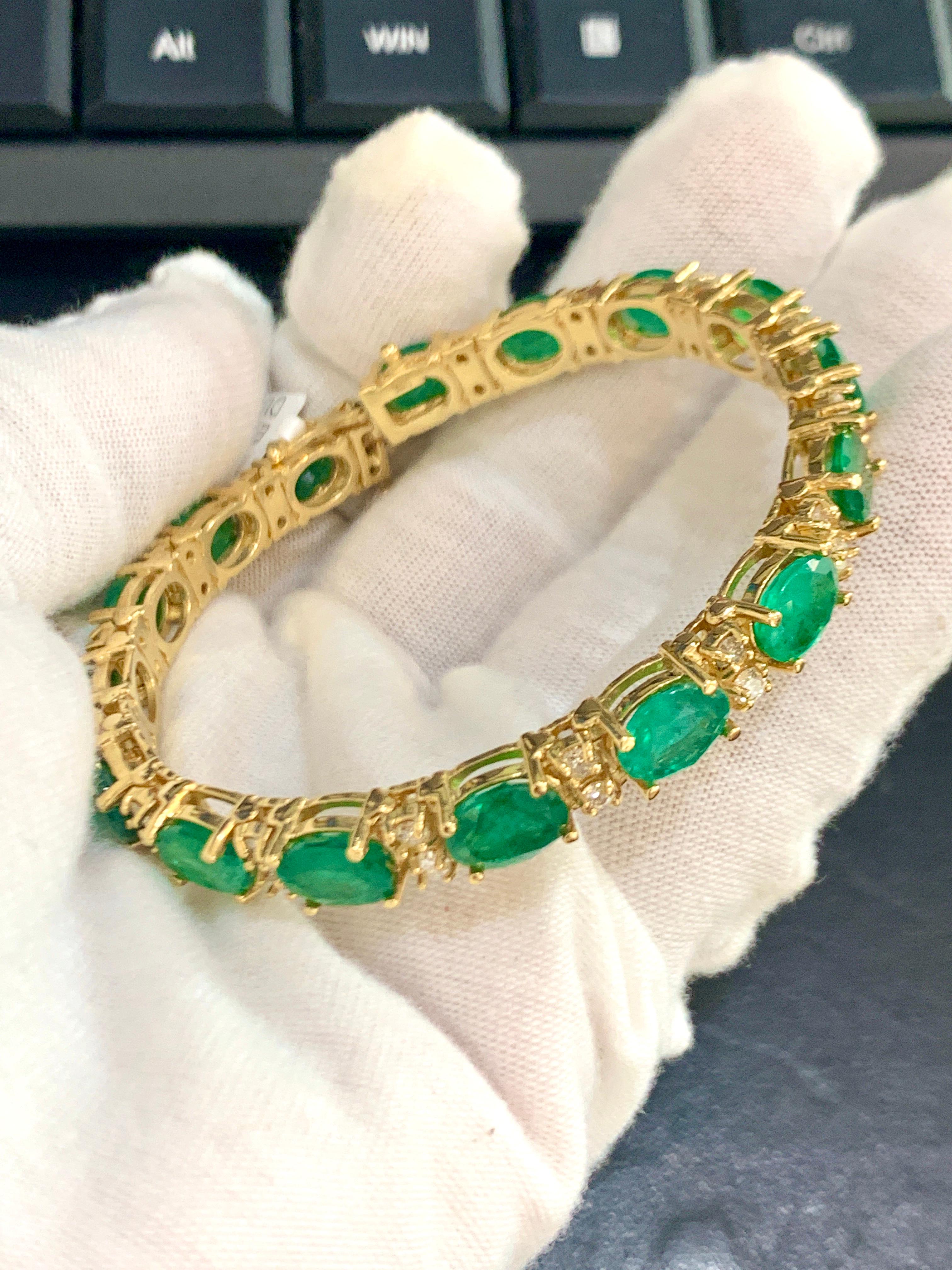 15 Carat Natural Emerald & Diamond Cocktail Tennis Bracelet 14 Karat Yellow Gold In New Condition For Sale In New York, NY