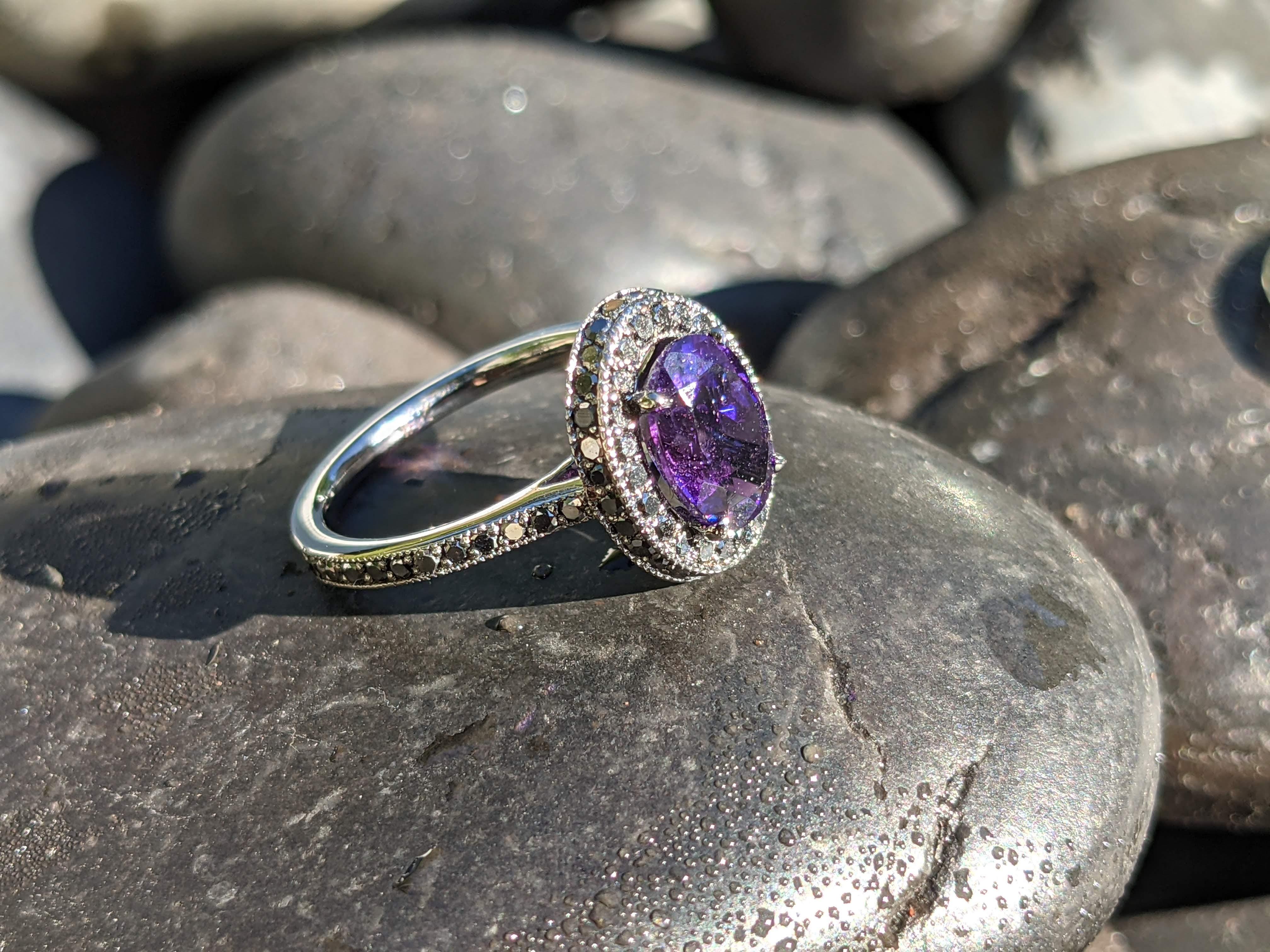 Oval Cut 1.5 Carat Natural Purple Amethyst 0.52 Carat Black Diamonds 18 Karat Gold Ring For Sale