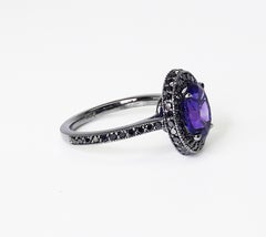 1,5 carati di ametista naturale viola 0,52 carati di diamanti neri Anello in oro 18 carati