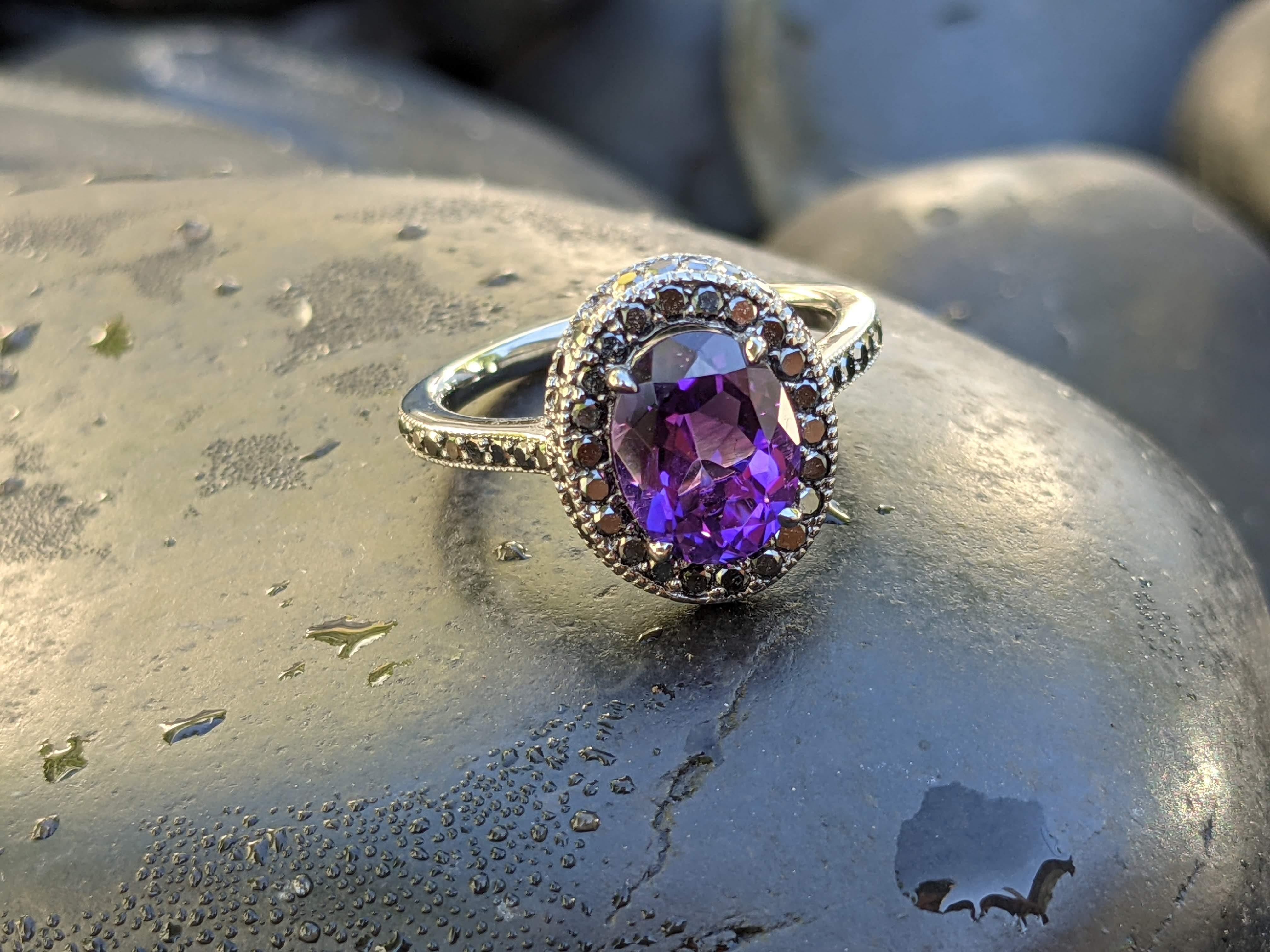 1,5 Karat natürlicher lila Amethyst 0,52 Karat schwarze Diamanten 18 Karat Gold Ring im Zustand „Neu“ im Angebot in New York, NY