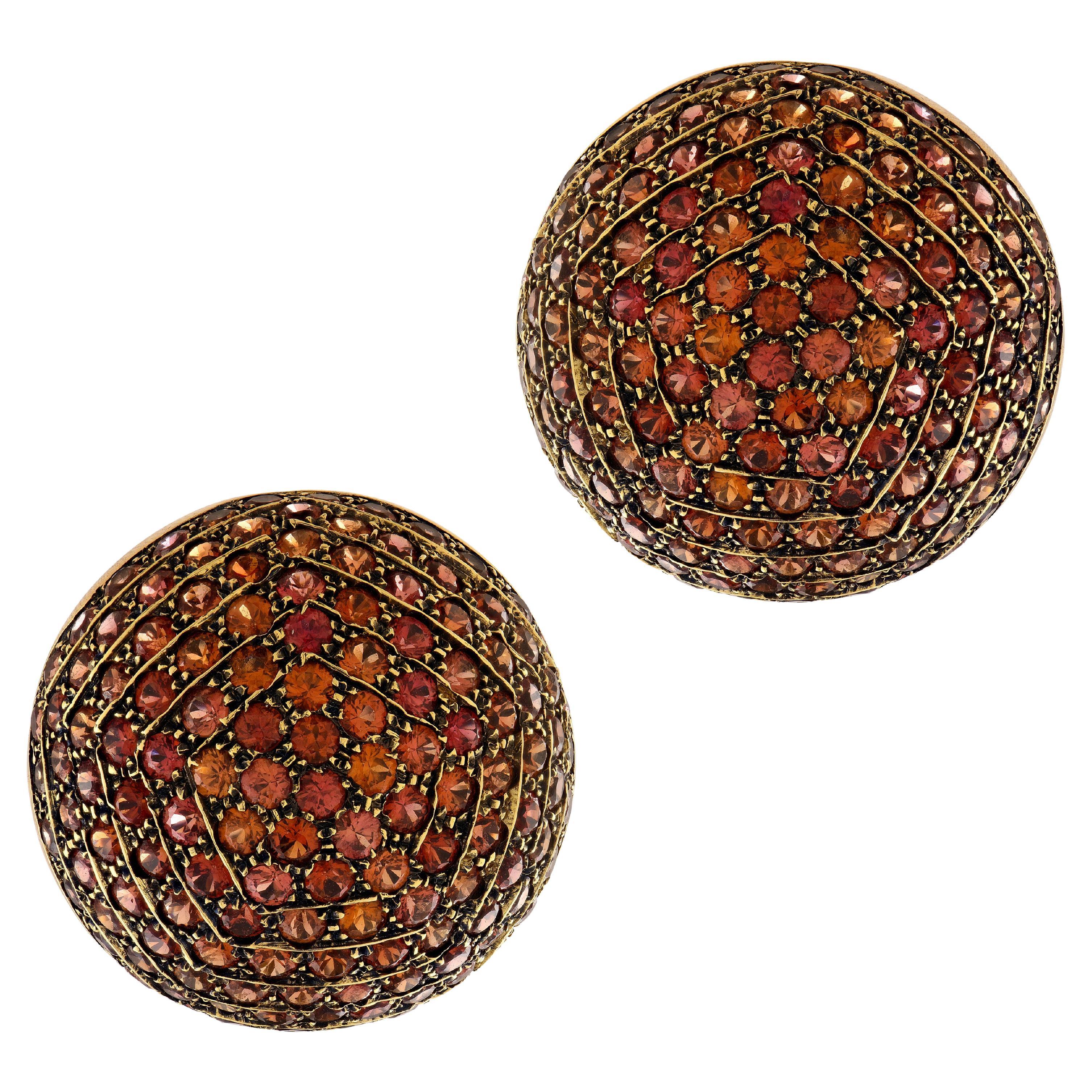 Orecchini con zaffiro arancione da 15 carati.