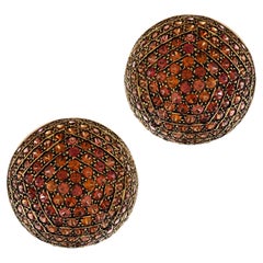 Orecchini con zaffiro arancione da 15 carati.