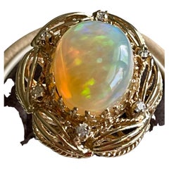 15 Karat Ovaler äthiopischer Opal Cocktail-Ring 14 Karat Gelbgold Massivring