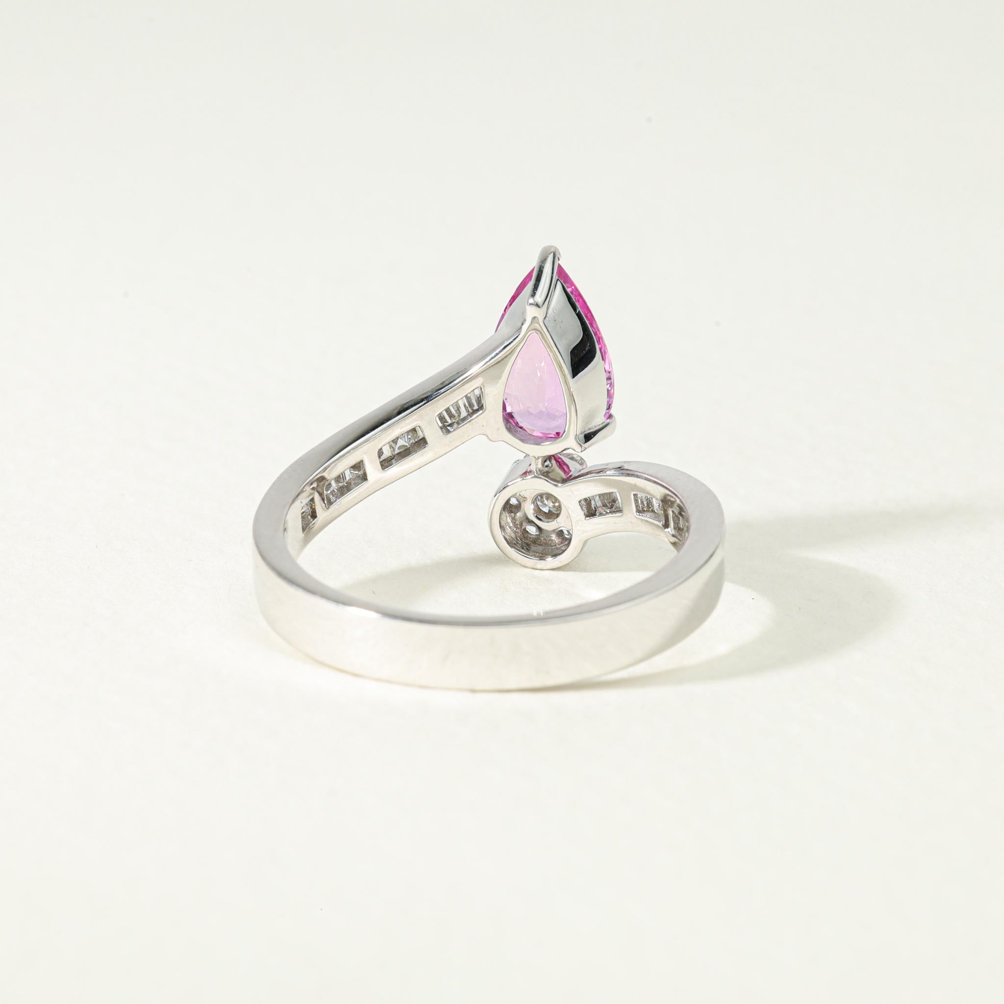 1.5 Carat Pear Pink Sapphire Diamond Cocktail Engagement Ring in 18k White Gold Pour femmes en vente