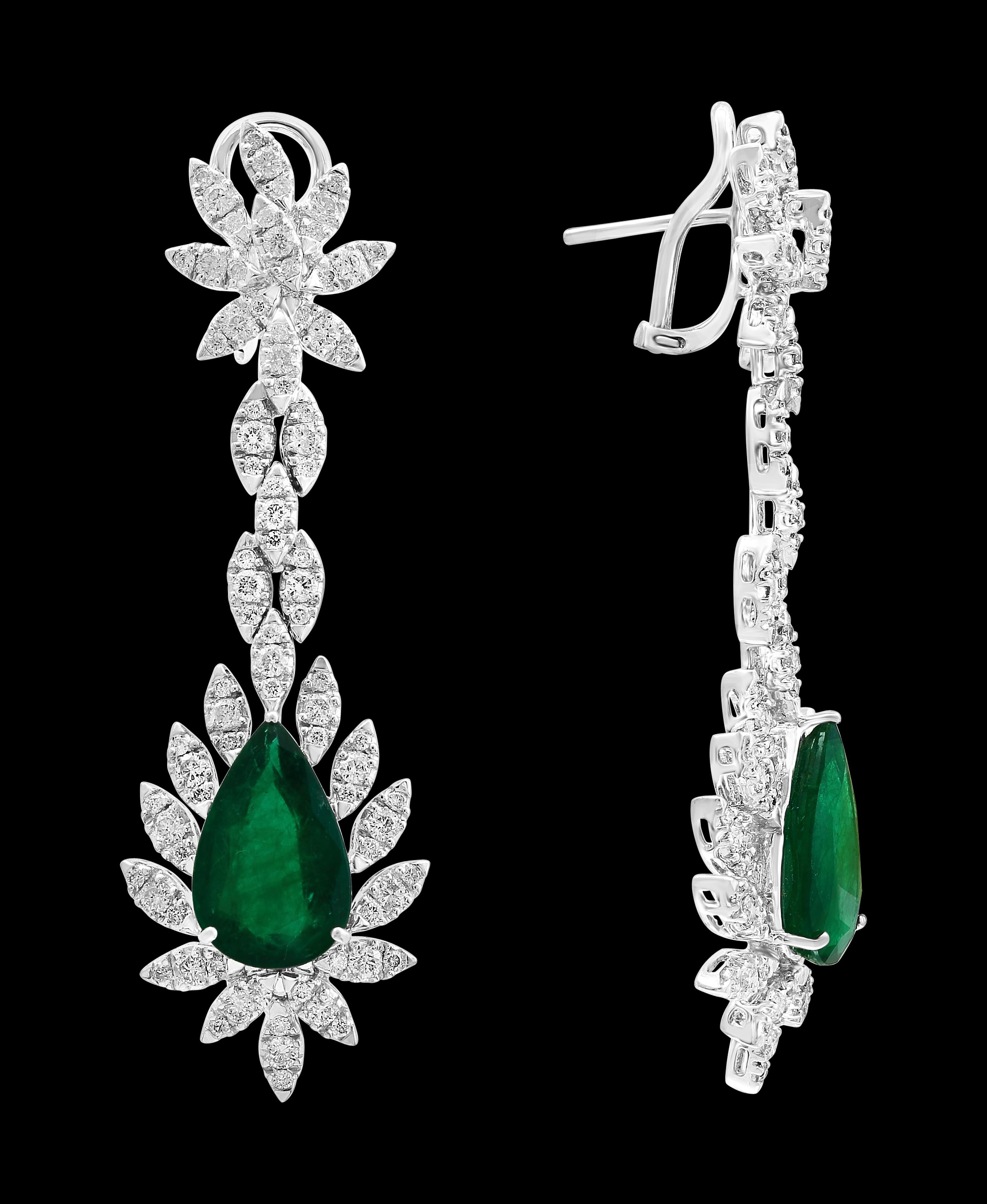 15 Carat Pear Shape Emerald Diamond Hanging/Drop Earrings 18 Karat White Gold In Excellent Condition For Sale In New York, NY