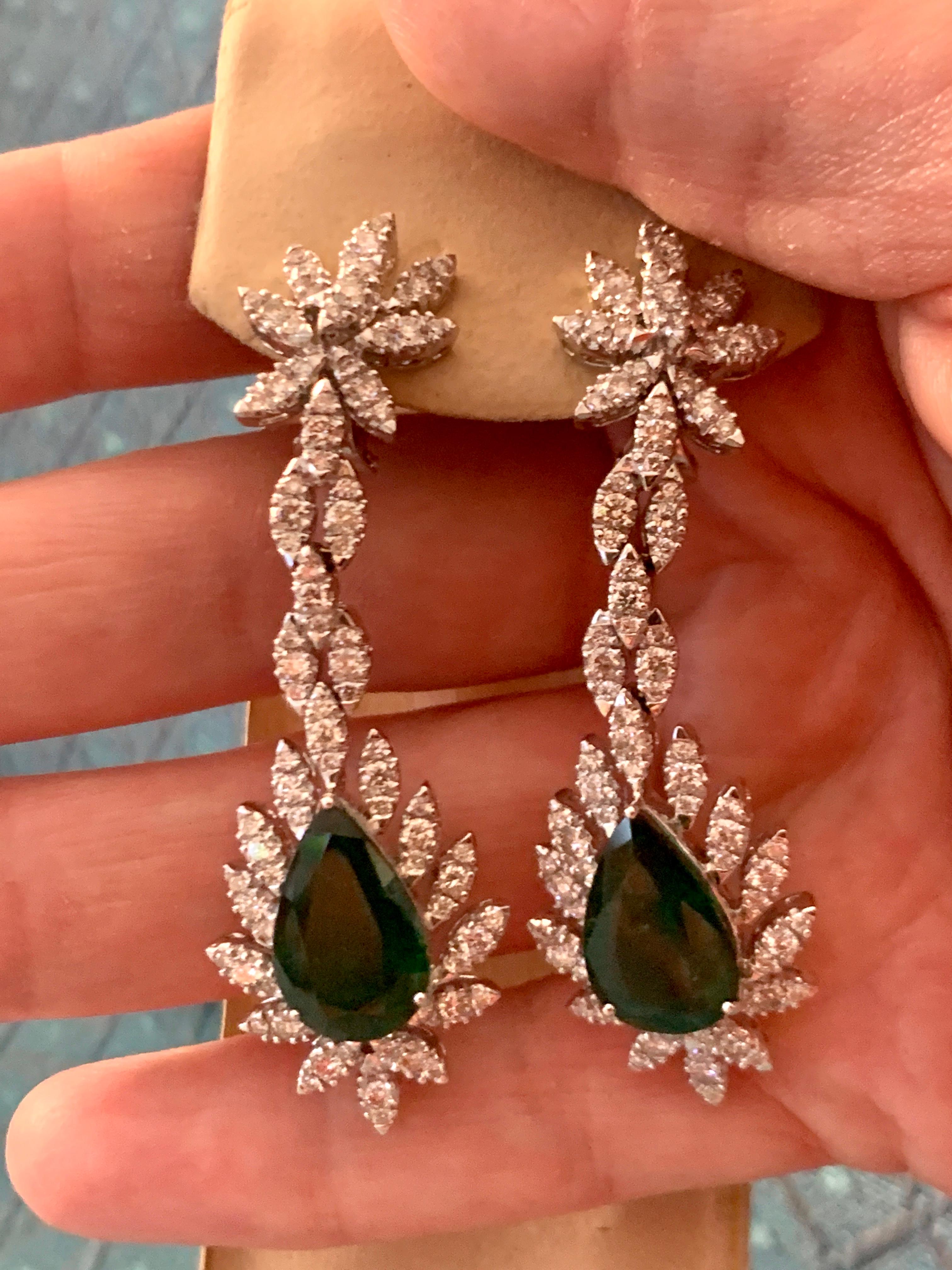 15 Carat Pear Shape Emerald Diamond Hanging/Drop Earrings 18 Karat White Gold For Sale 11