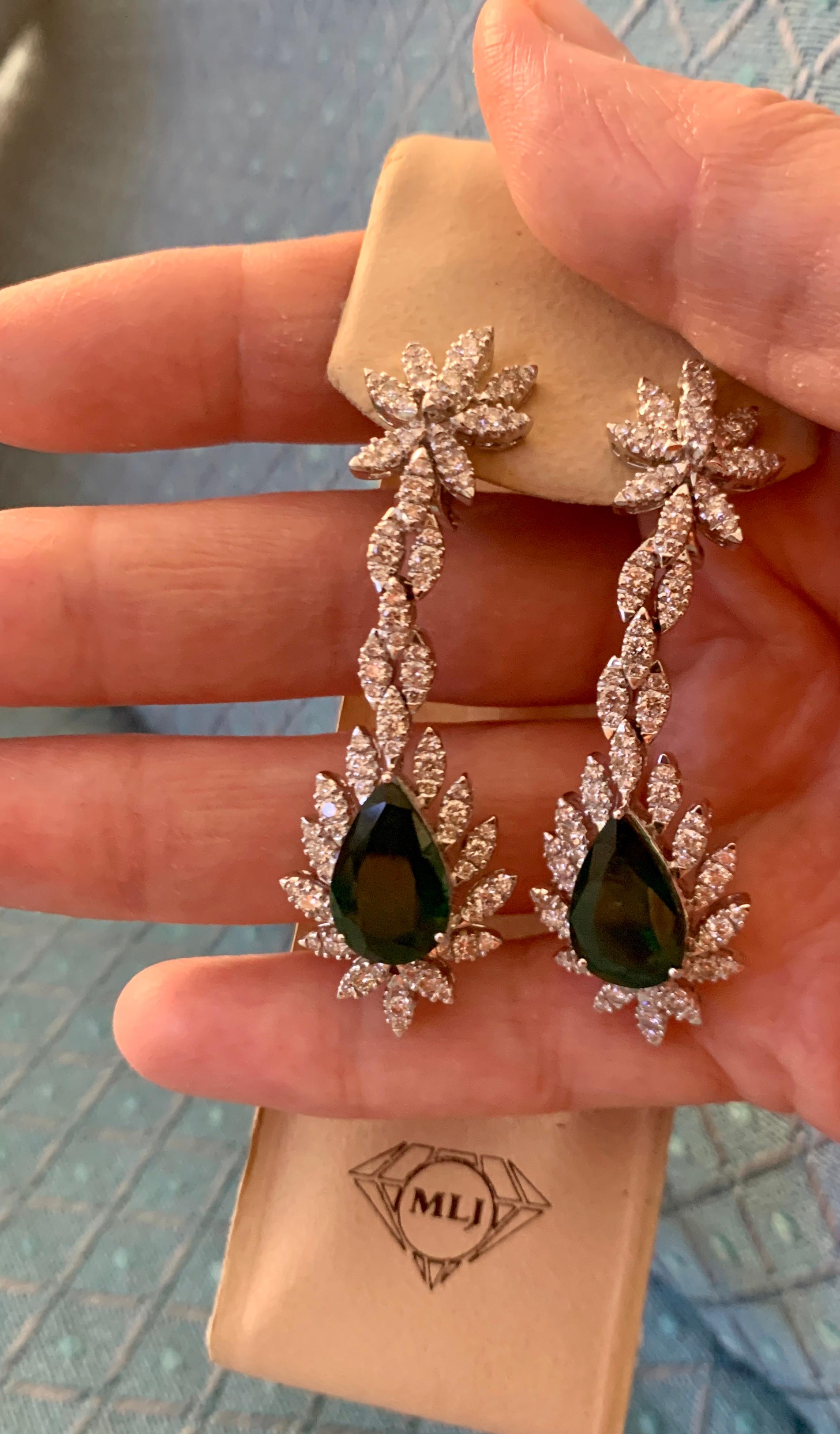 15 Carat Pear Shape Emerald Diamond Hanging/Drop Earrings 18 Karat White Gold For Sale 12