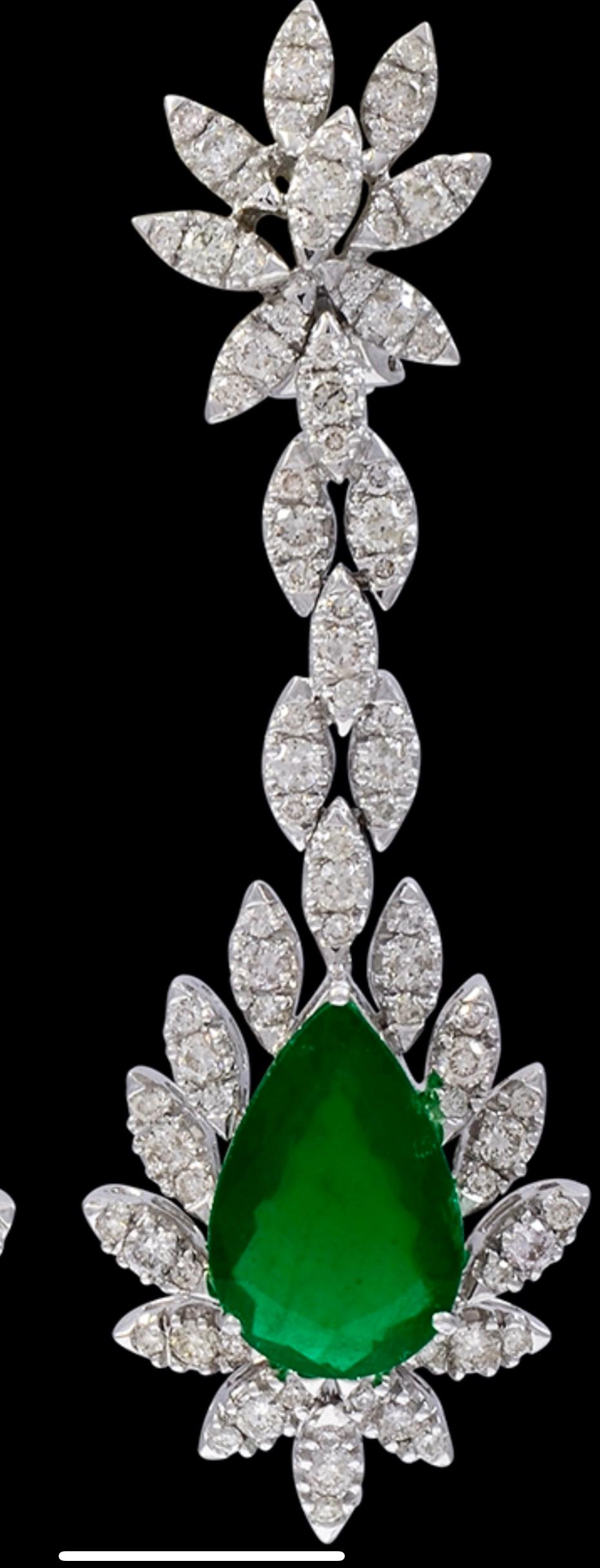 15 Carat Pear Shape Emerald Diamond Hanging/Drop Earrings 18 Karat White Gold For Sale 3