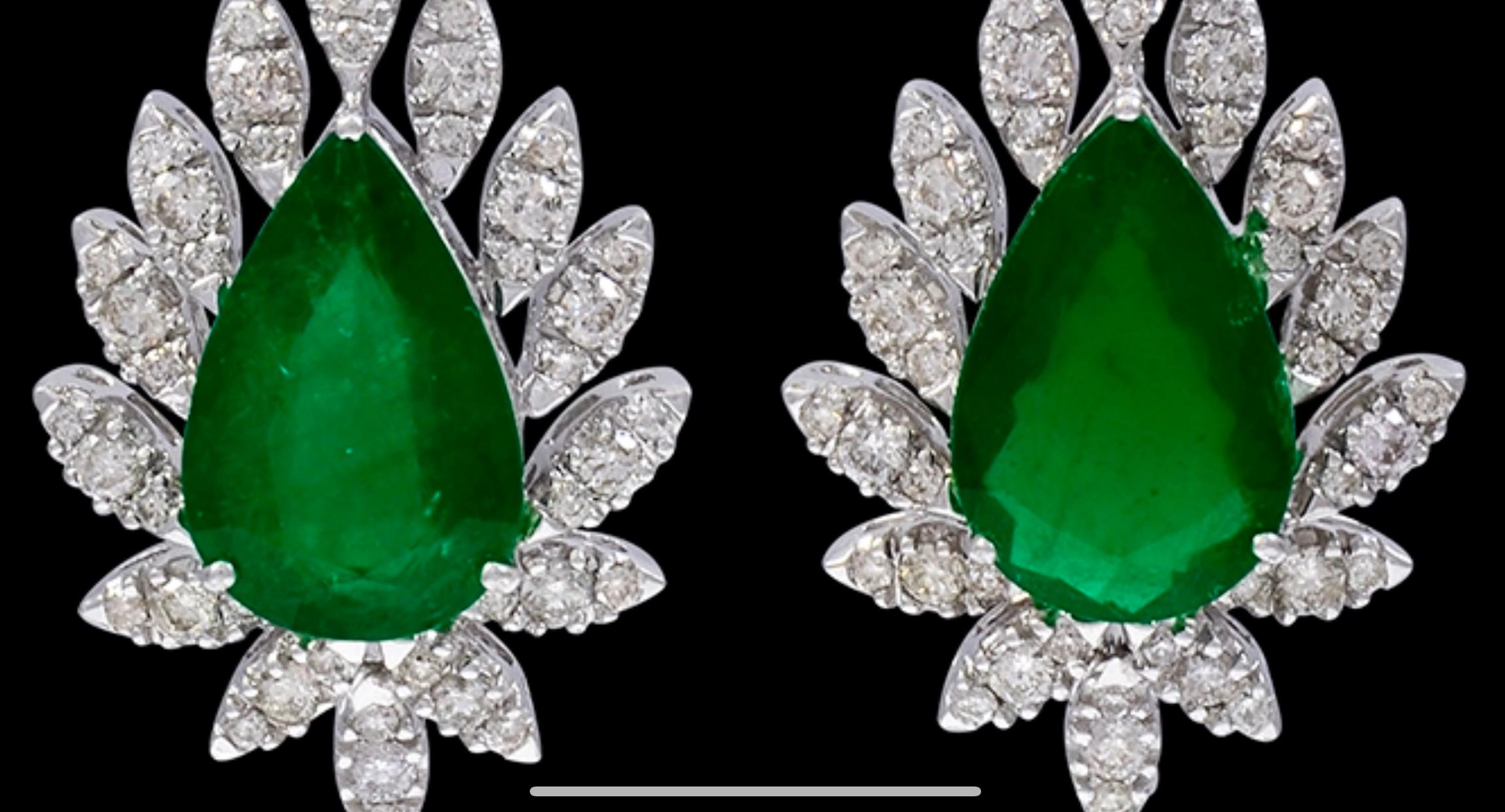 15 Carat Pear Shape Emerald Diamond Hanging/Drop Earrings 18 Karat White Gold For Sale 4