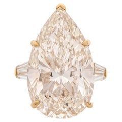 15 Carat Pear Statement Fancy Yellow  Bague en diamant de fantaisie digne d'une couronne