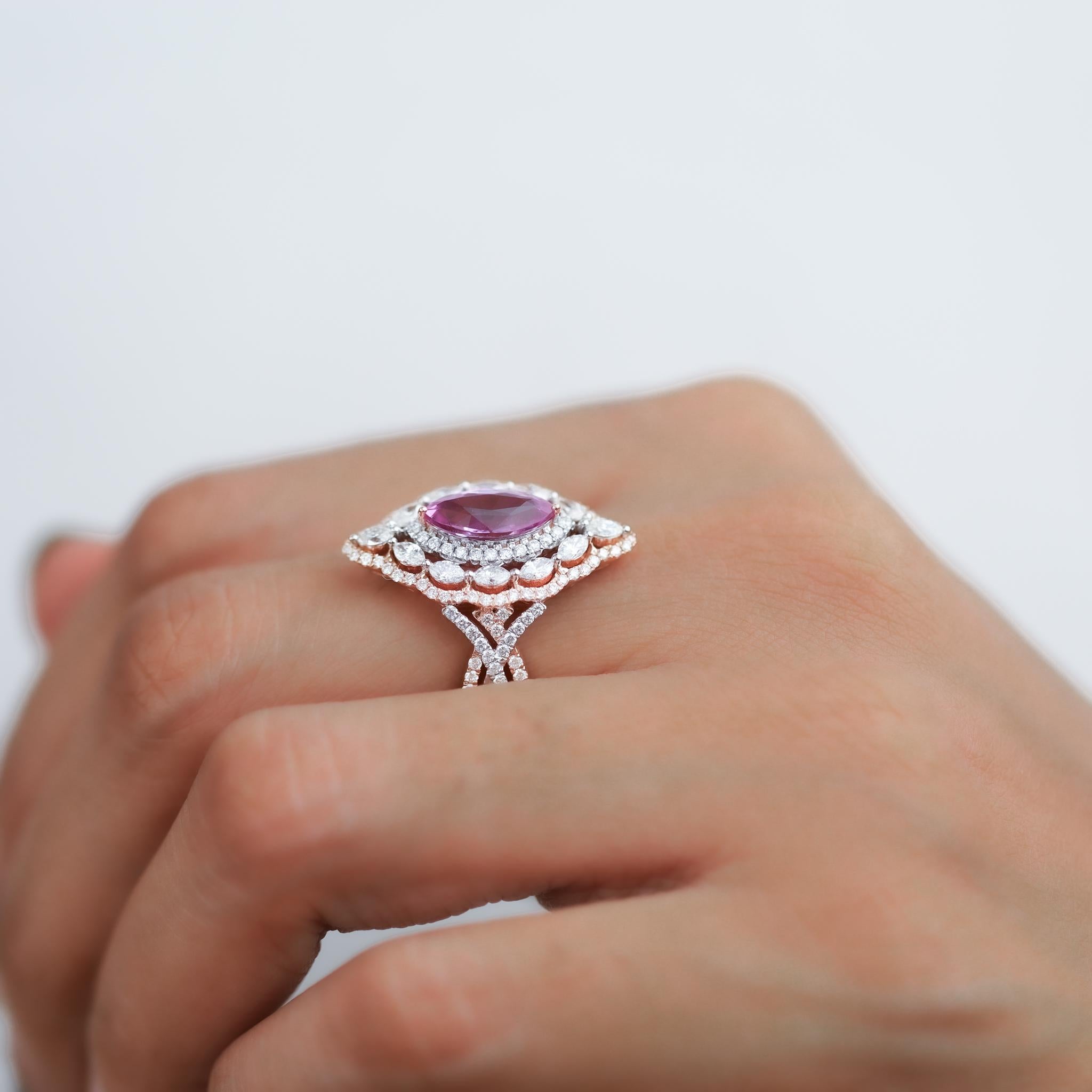 Art Deco 1.5 Carat Pink Sapphire Diamond Cocktail Engagement Ring in 18k Yellow Gold For Sale