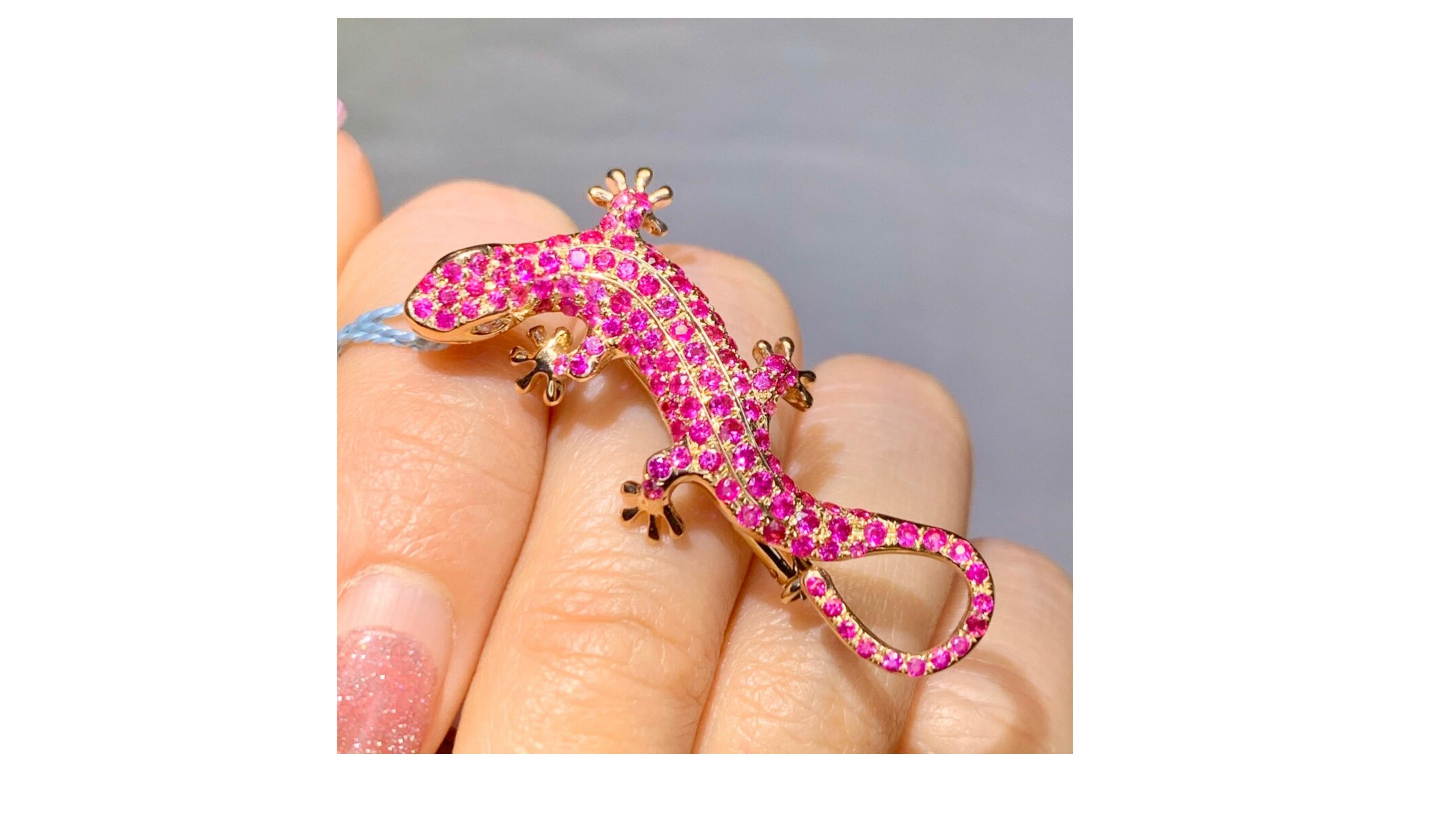 Round Cut 1.5 Carat Pink Sapphire Diamond Lizard Broach 18 Karat  Yellow Gold And Pendant For Sale