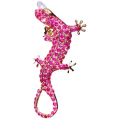 1.5 Carat Pink Sapphire Diamond Lizard Broach 18 Karat  Yellow Gold And Pendant