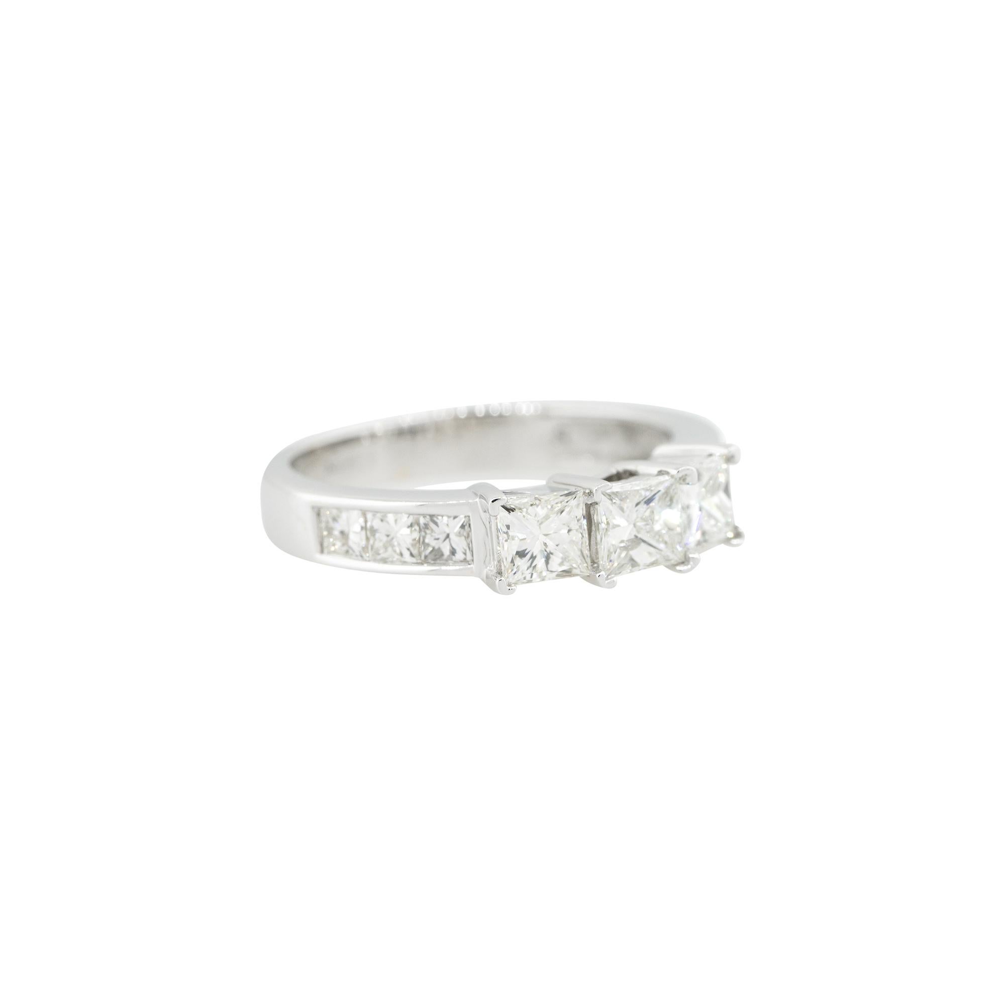 Modern 1.5 Carat Princess Cut Diamond Engagement Ring 18 Karat in Stock For Sale