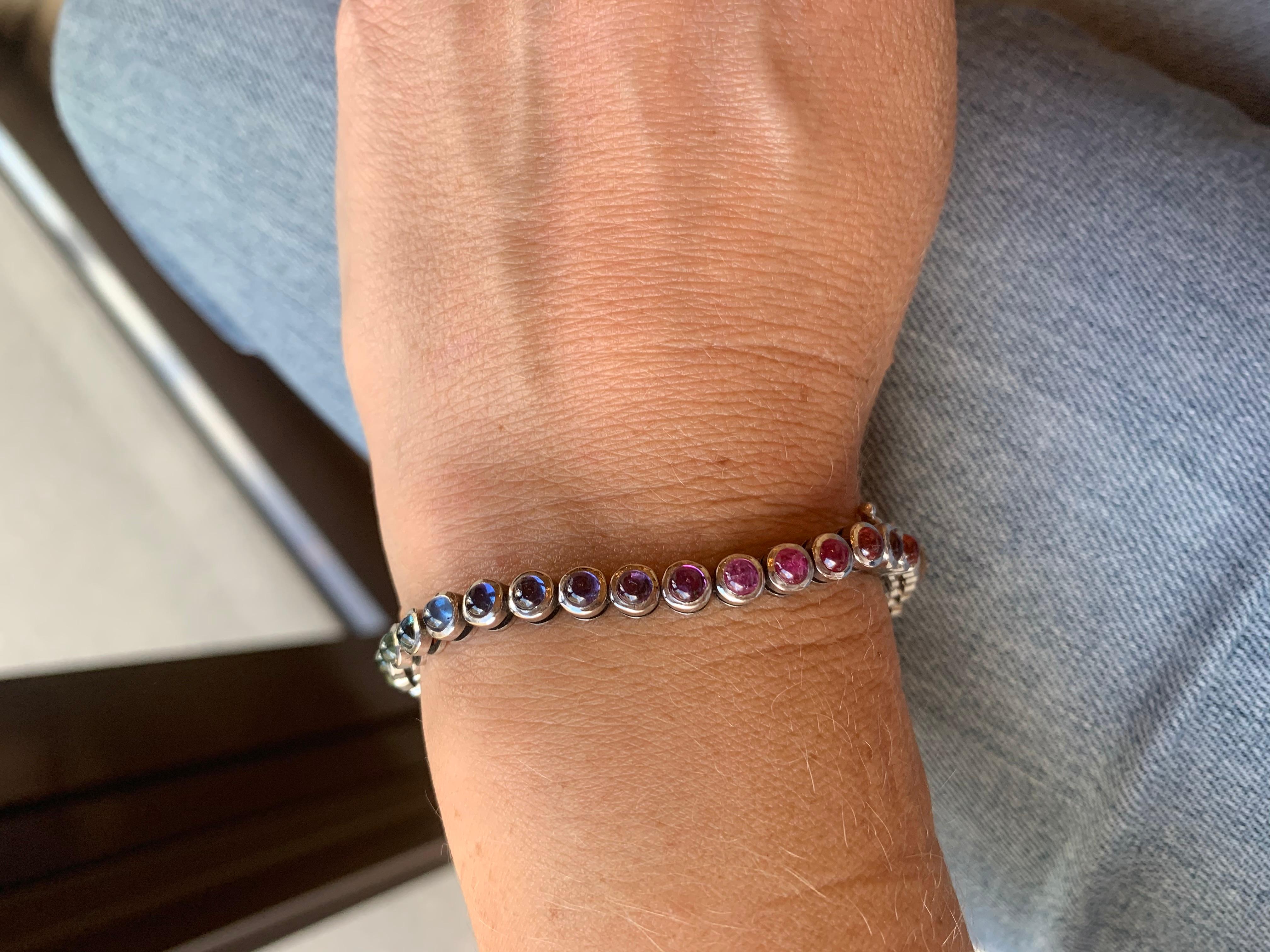 15 Karat Regenbogen-Saphir-Tennisarmband mit In-Linie aus 18 Karat Weißgold (Cabochon)