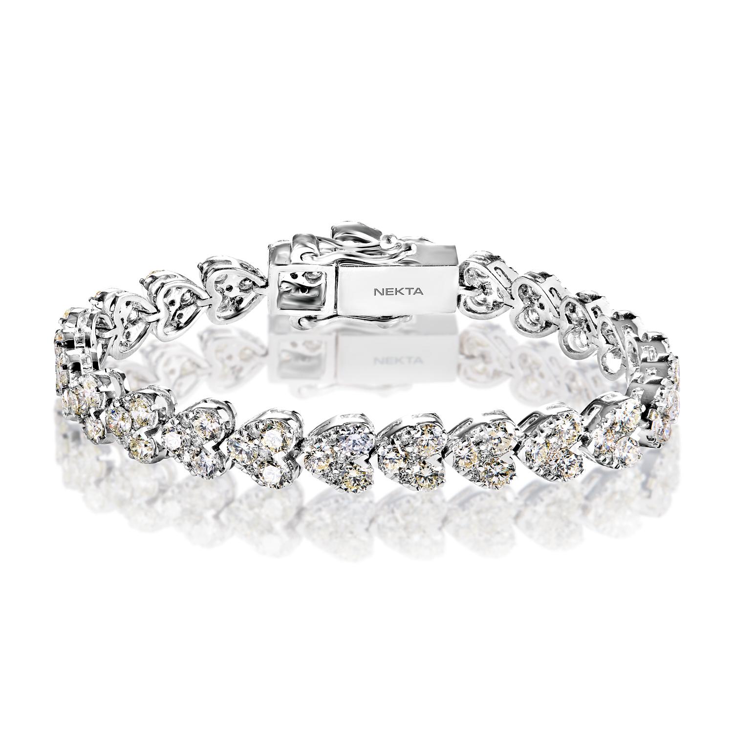 The AVAH 15 Carat Single Row Diamond Bracelet features ROUND BRILLIANT CUT DIAMONDS brilliants weighing a total of approximately 15.38 carats, set in 14K White Gold.


Style:
Diamonds
Diamond Size: 15.38 Carats
Diamond Shape: Round Brilliant