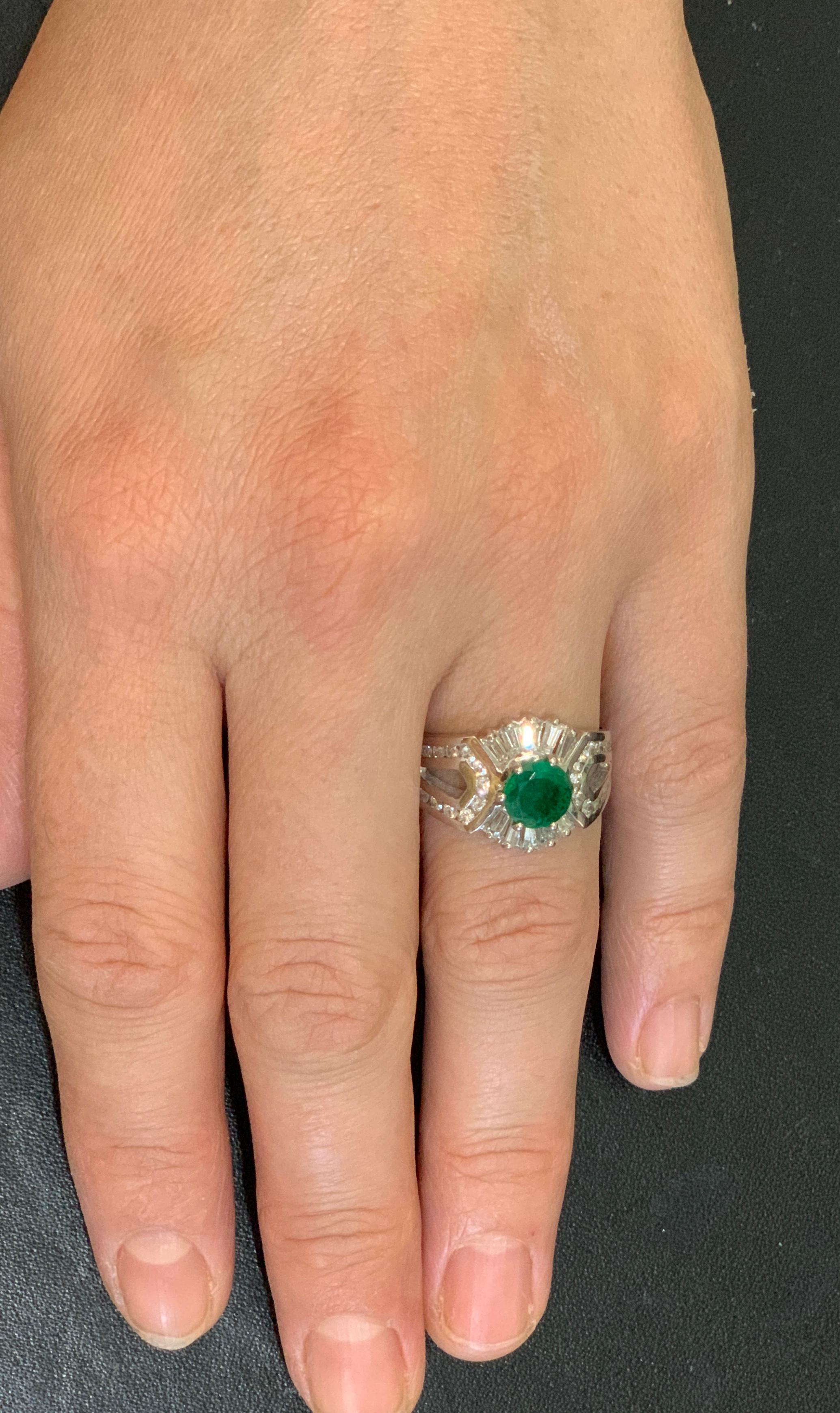 1.5 Carat Round Cut Emerald and 1.2 Carat Diamond Ring 18 Karat White Gold For Sale 4
