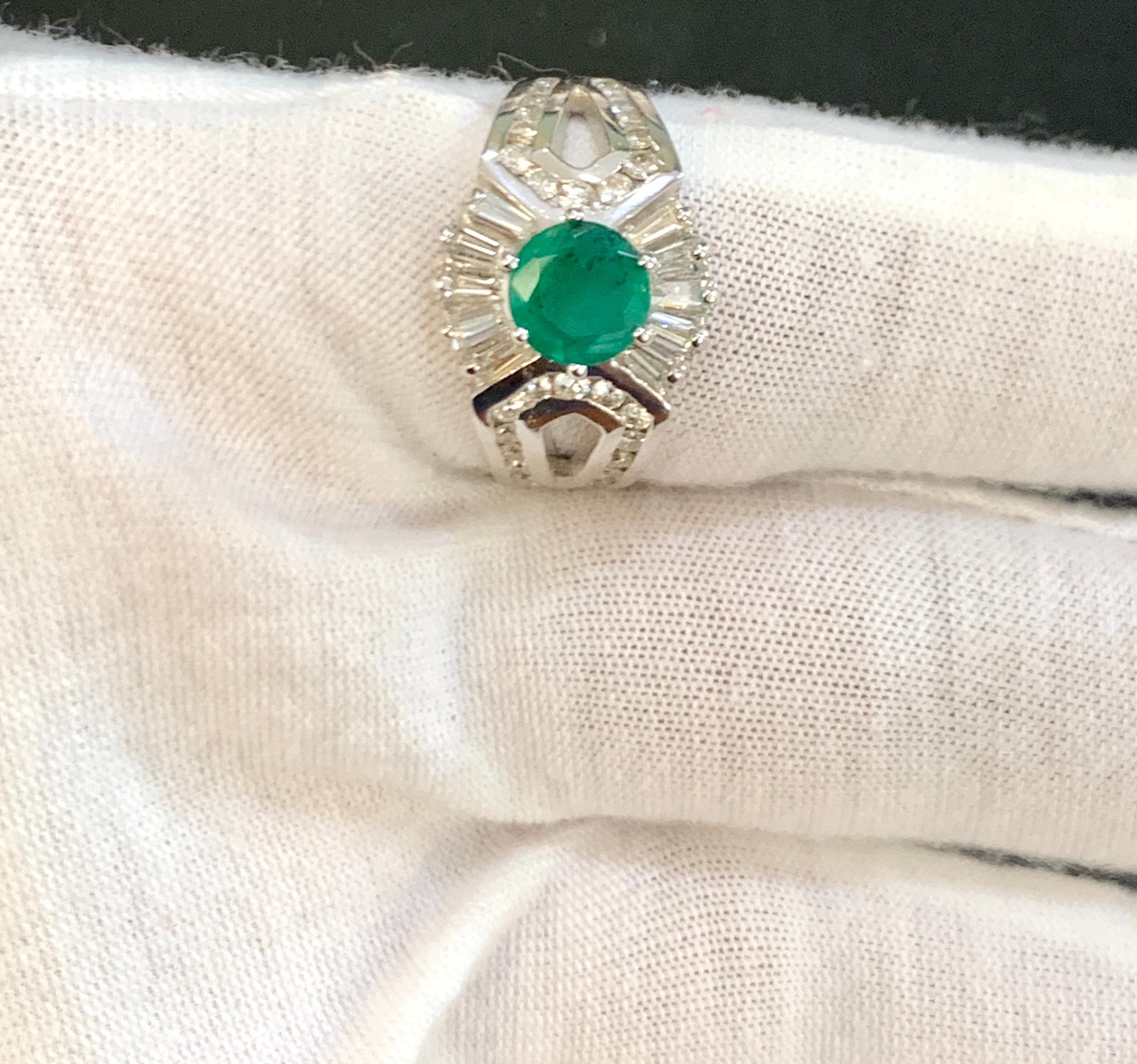 1.5 Carat Round Cut Emerald and 1.2 Carat Diamond Ring 18 Karat White Gold For Sale 1