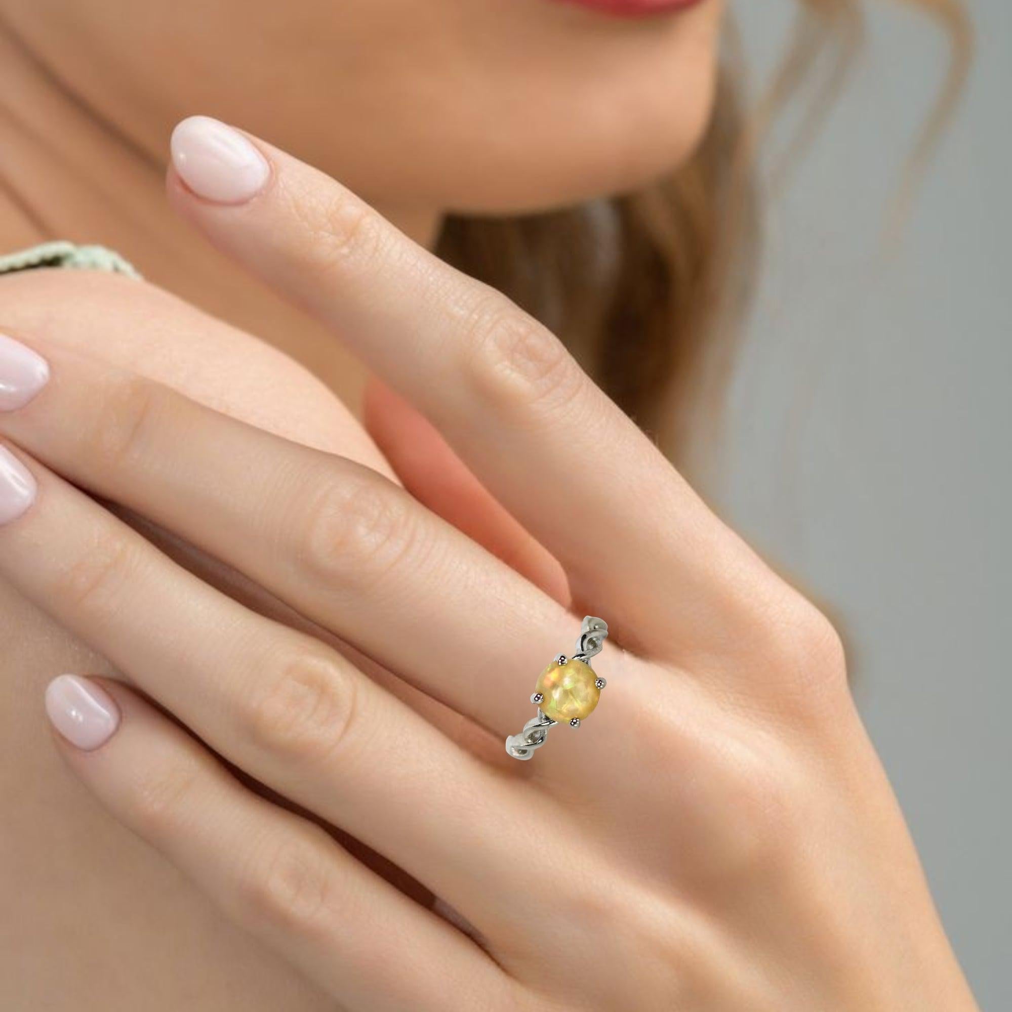 1,5 Karat runder natürlicher Opal-Ring im Zustand „Neu“ im Angebot in Vadgam, GJ