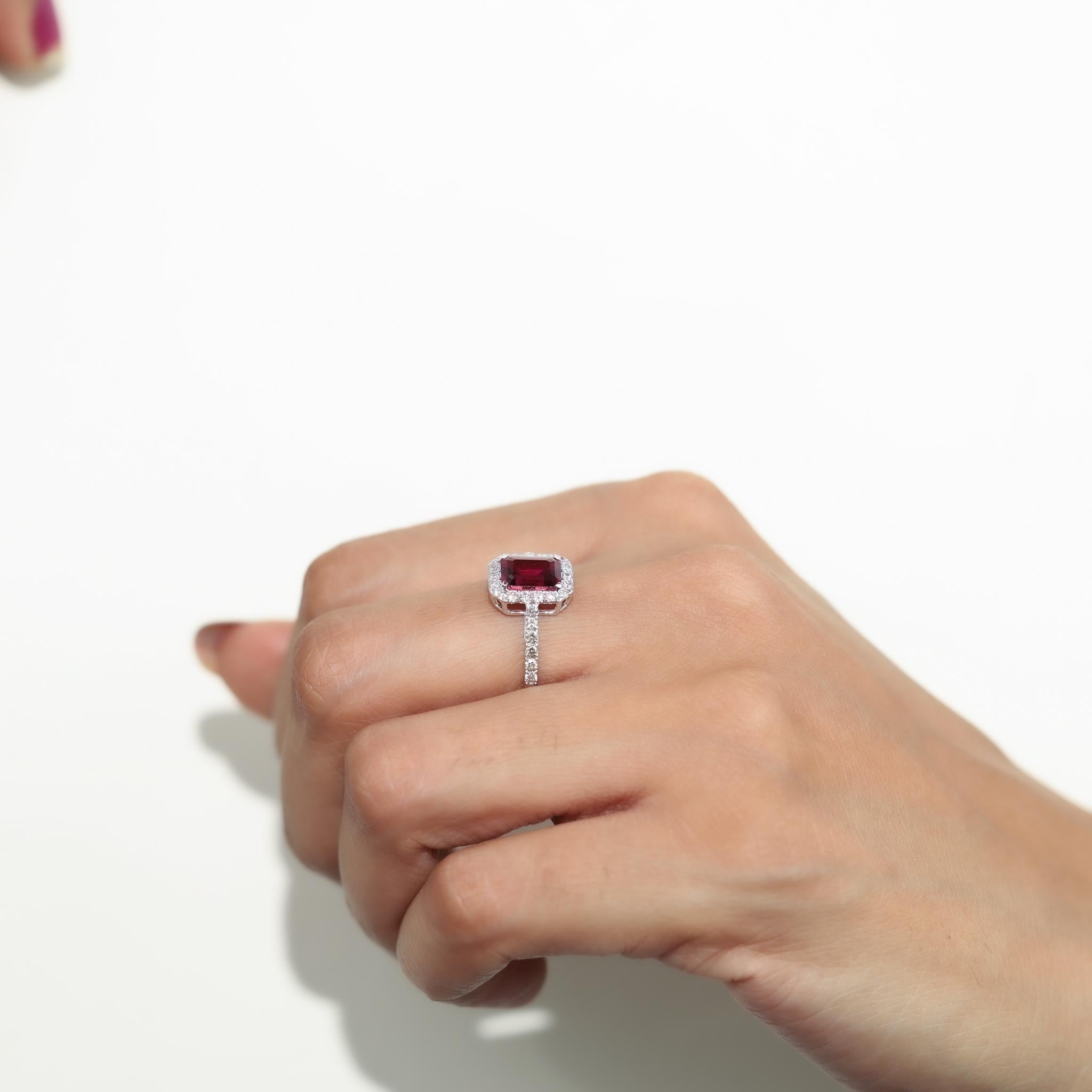 1.5 Carat Rubellite Tourmaline with 0.5Ct Diamonds Cocktail Ring 18k White For Sale 1